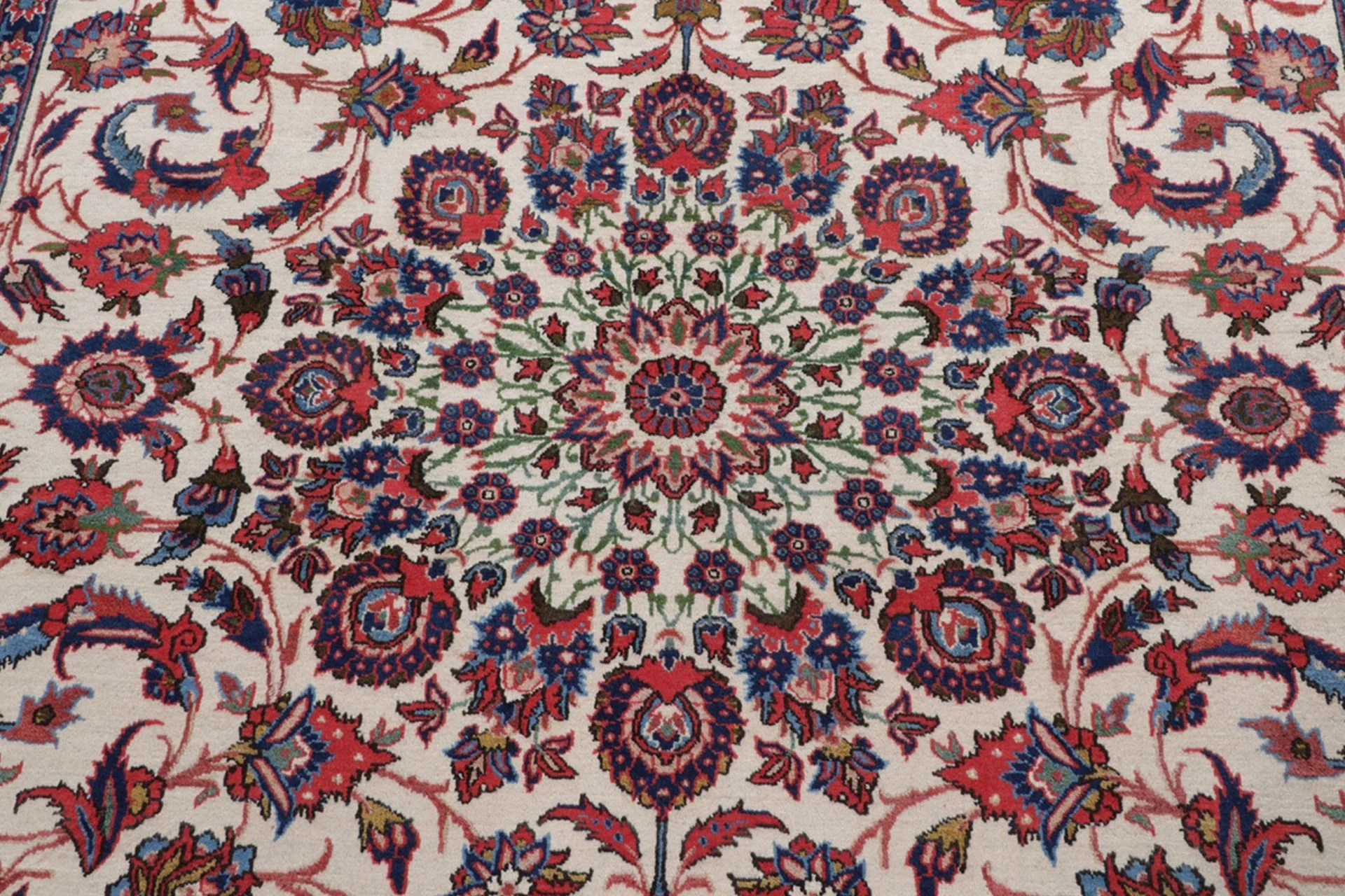 Najafabad Persian Rug — hand-knotted, 268 × 390 cm, Wool