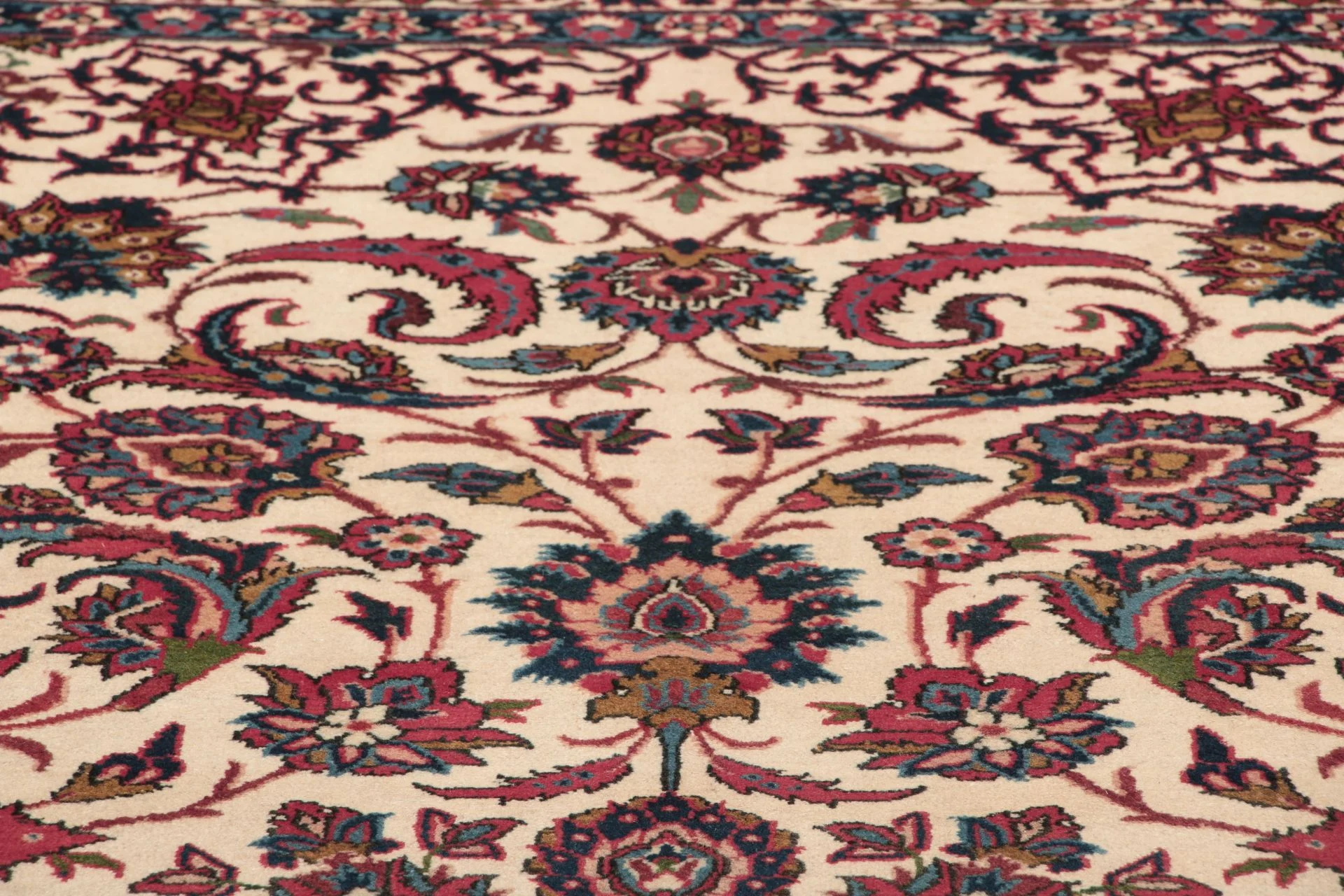 Najafabad Persian Rug — hand-knotted, 268 × 390 cm, Wool