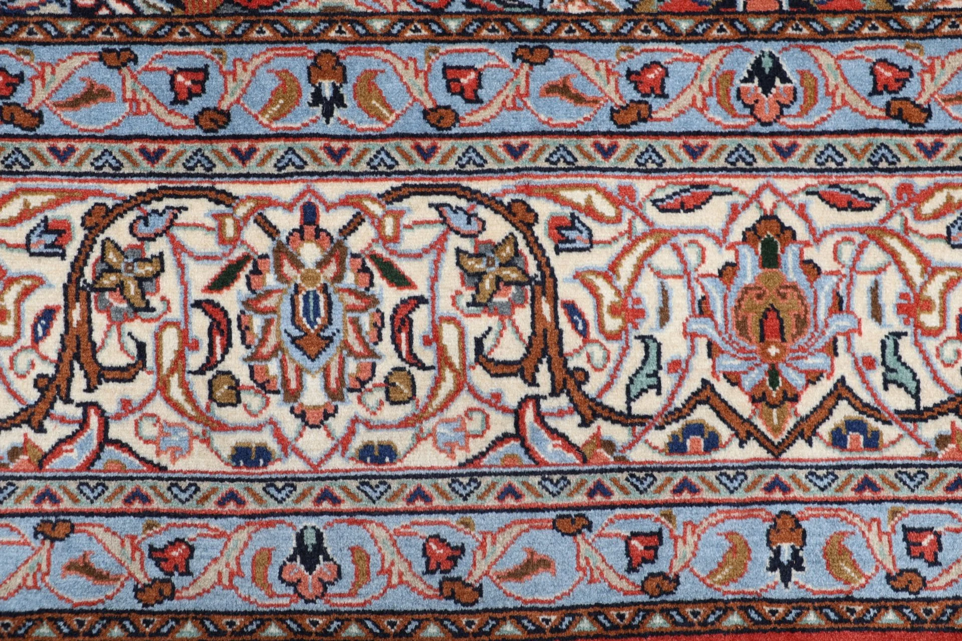 Hand-Knotted Wool Sarouk Persian Rug, 261 × 348 cm