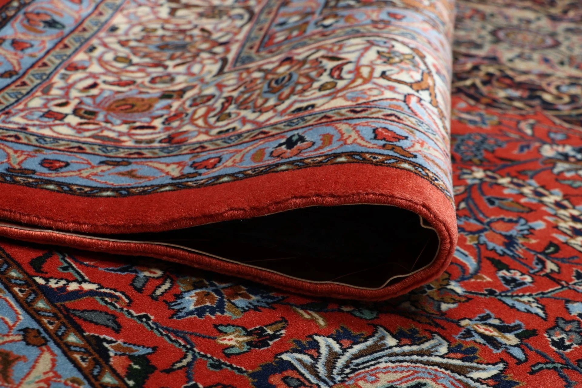Hand-Knotted Wool Sarouk Persian Rug, 261 × 348 cm