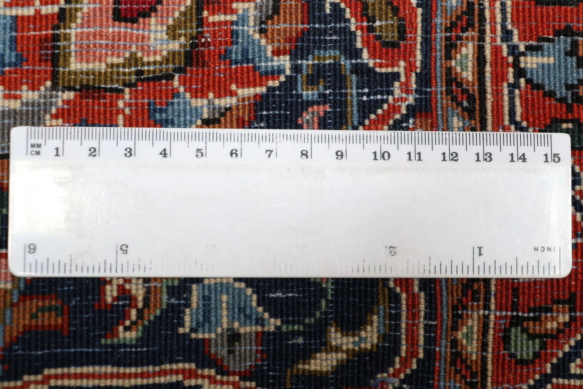 Hand-Knotted Wool Sarouk Persian Rug, 207 × 305 cm