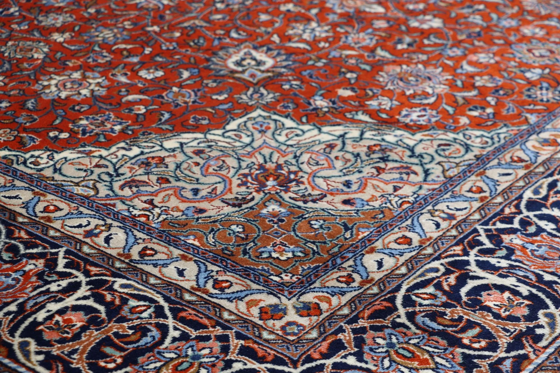 Sarouk Persian Rug 255 × 360 cm, Wool, hand-knotted