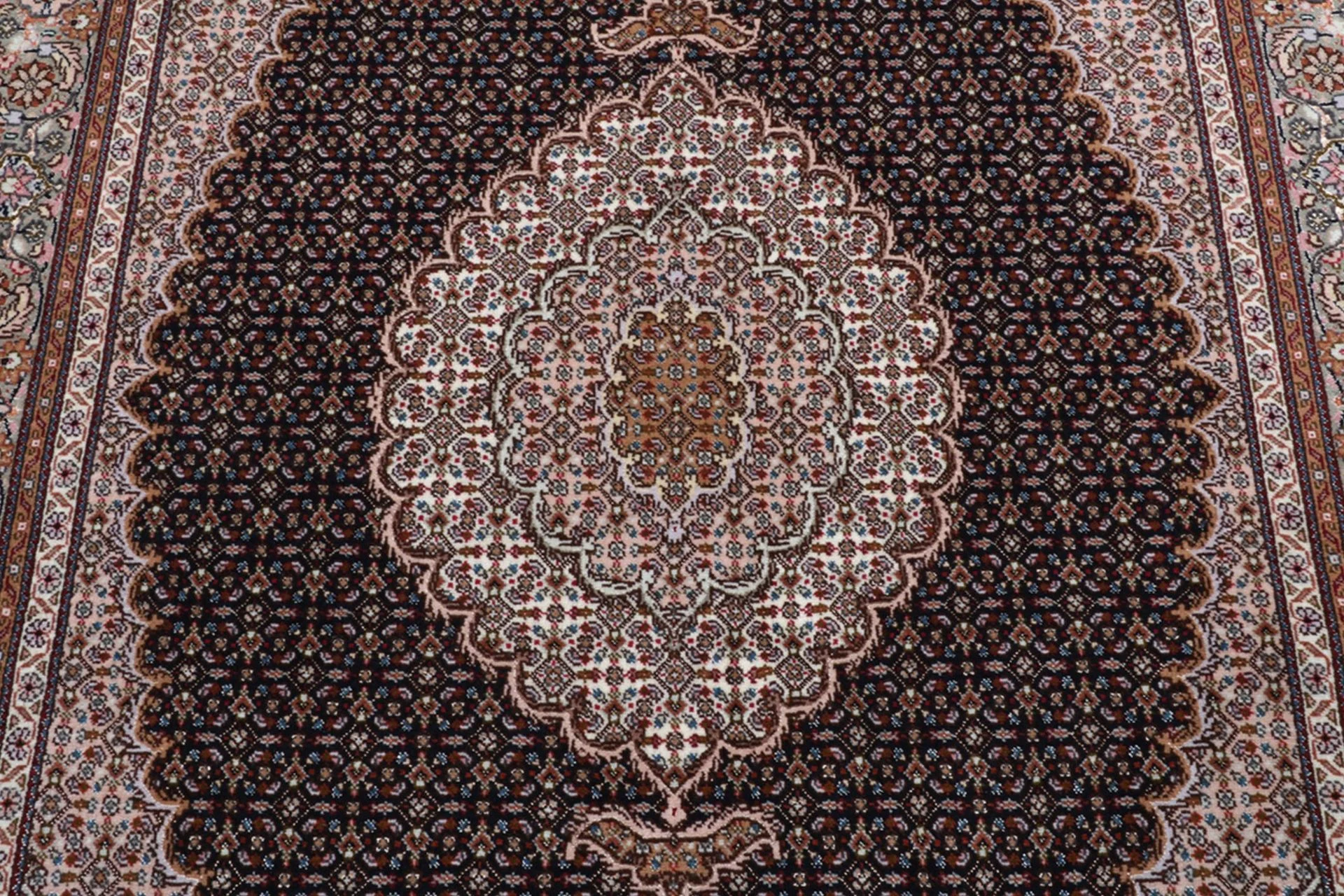 perserteppich-tabriz-153-x-212-cm-schurwolle-seide-handgeknupft-4 Tabriz Persian Rug 153 × 212 cm, Wool & Silk, hand-knotted