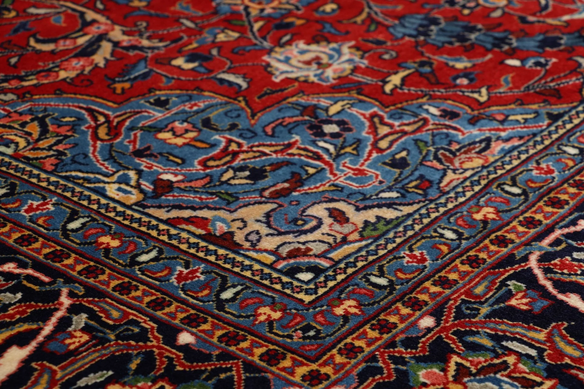 Hand-Knotted Wool Sarouk Persian Rug, 262 × 345 cm