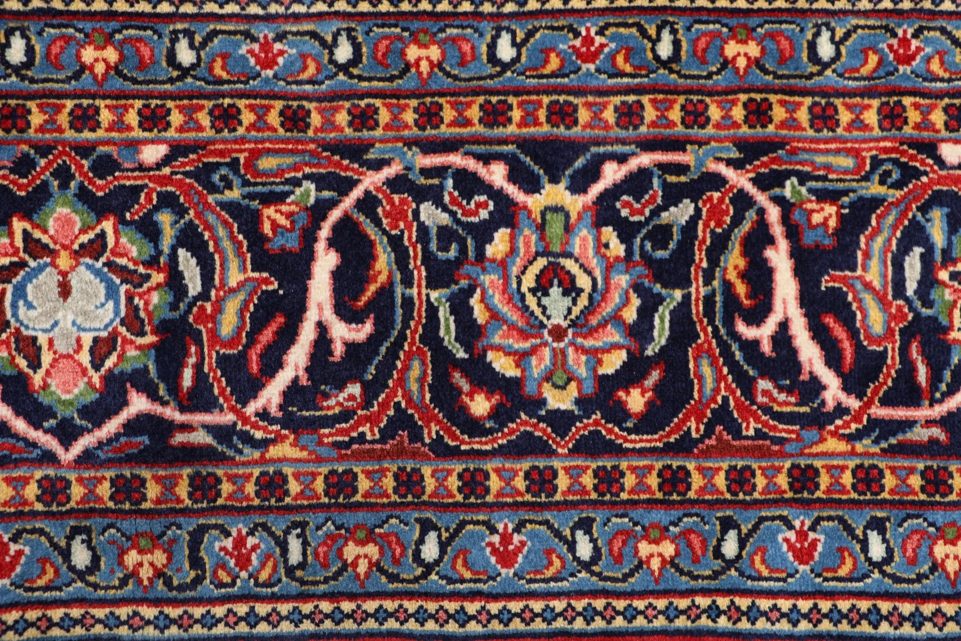 Hand-Knotted Wool Sarouk Persian Rug, 262 × 345 cm