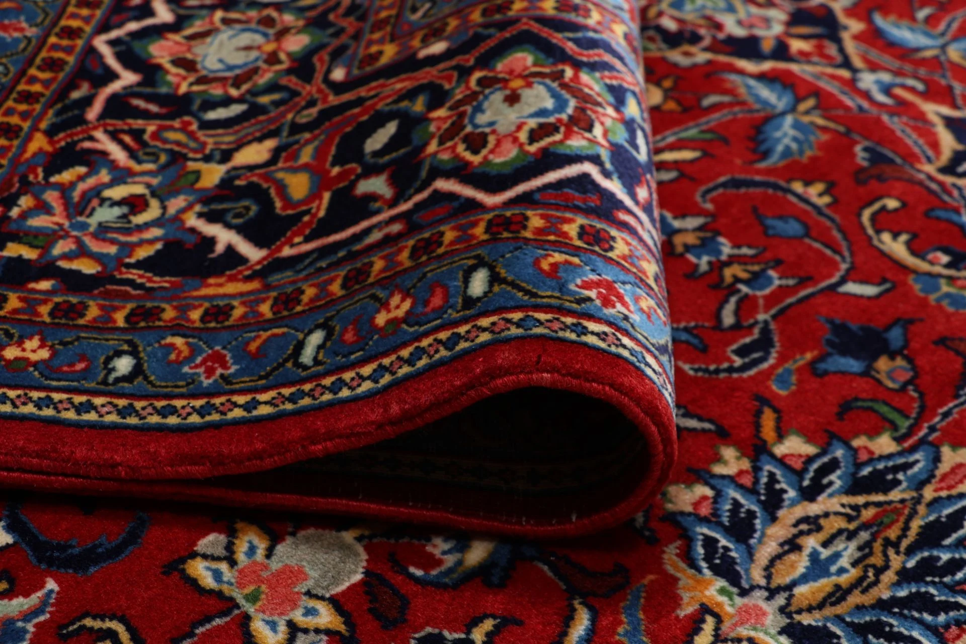 Hand-Knotted Wool Sarouk Persian Rug, 262 × 345 cm
