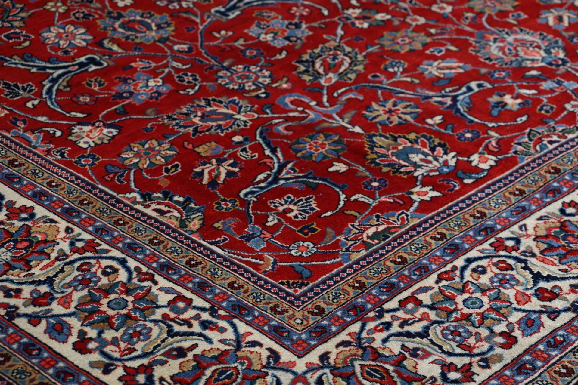 Hand-Knotted Wool Sarouk Persian Rug, 218 × 320 cm