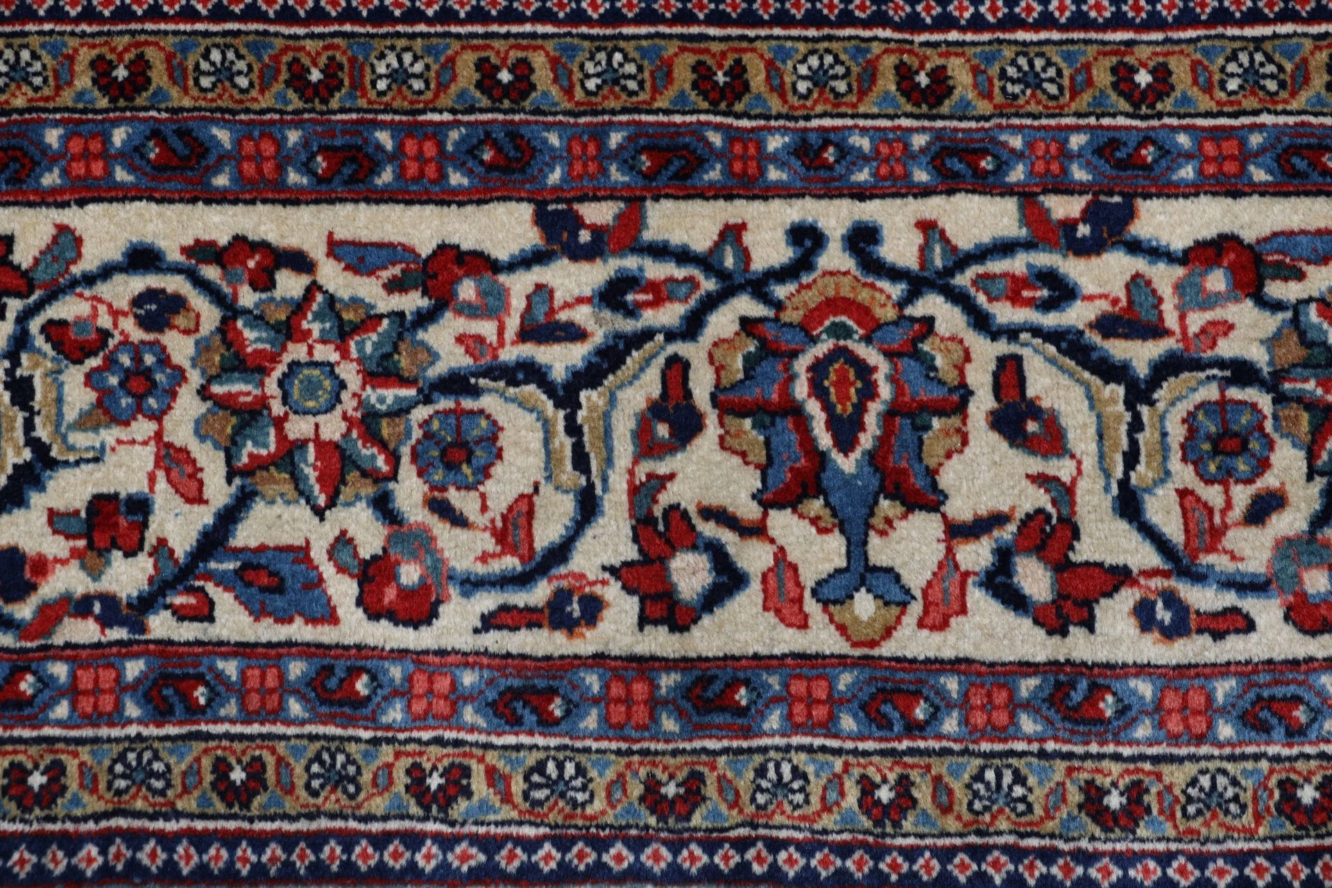 Hand-Knotted Wool Sarouk Persian Rug, 218 × 320 cm