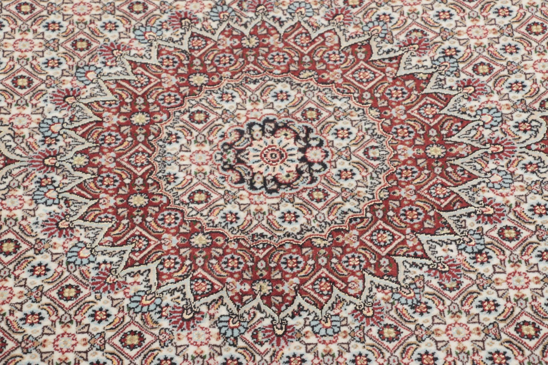 Hand-Knotted Wool Moud Persian Rug, 153 × 206 cm