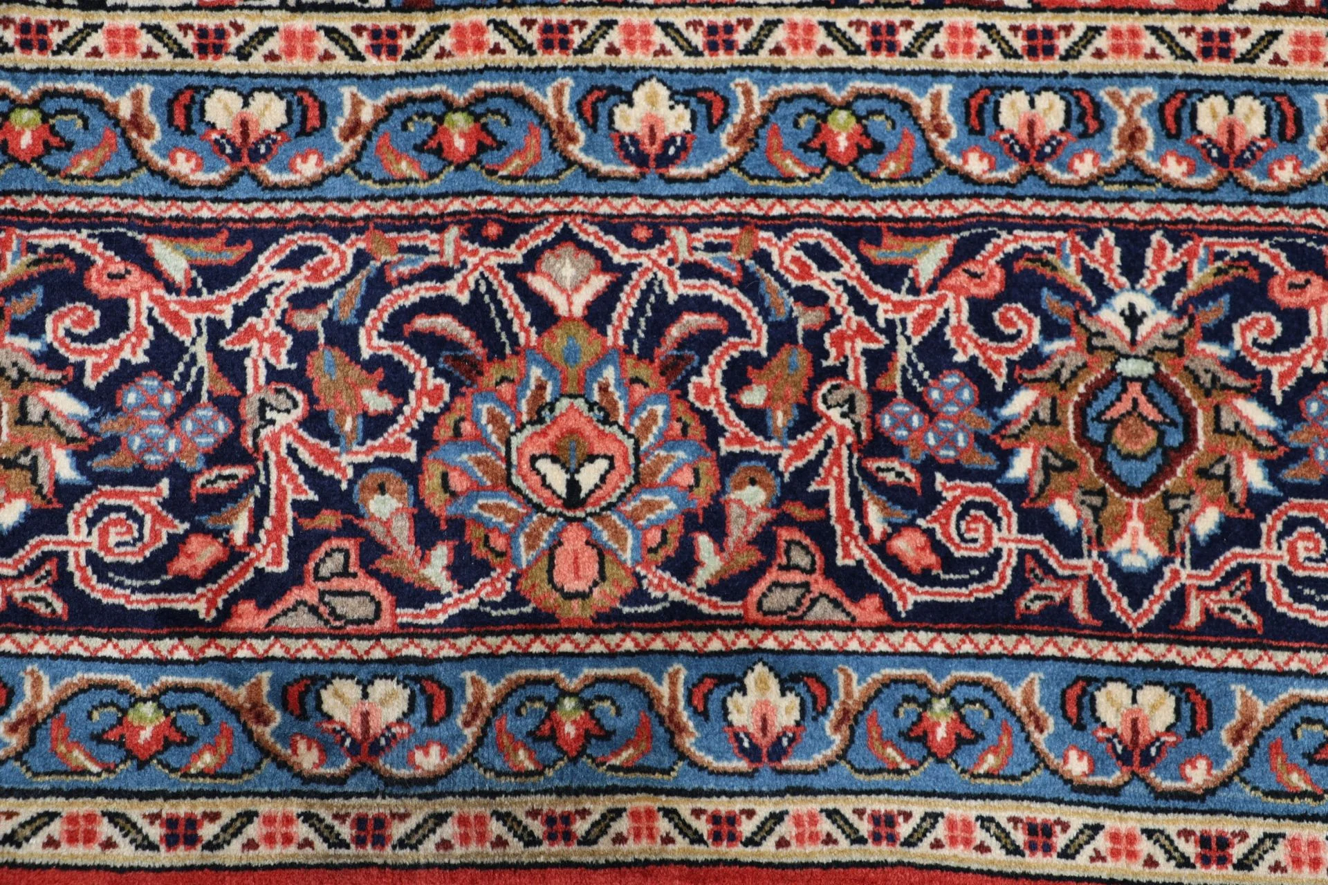Sarouk Persian Rug — hand-knotted, 265 × 366 cm, Wool