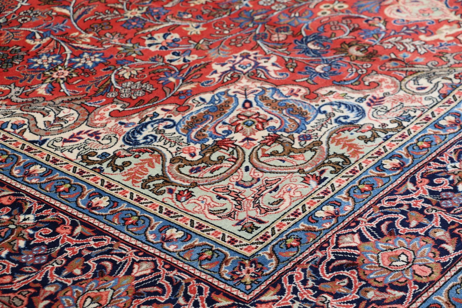 Sarouk Persian Rug — hand-knotted, 265 × 366 cm, Wool