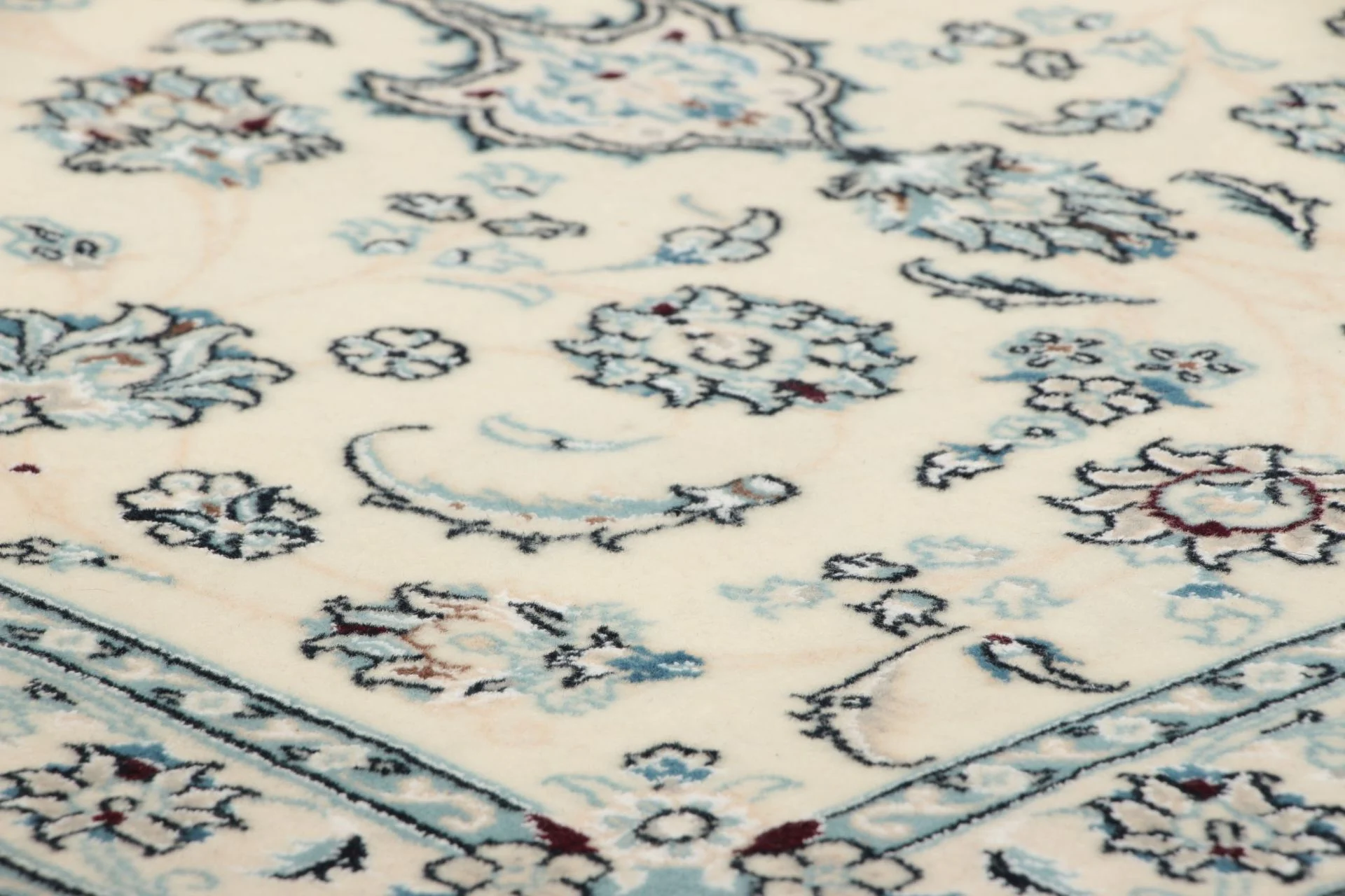 perserteppich-nain-100-x-210-cm-schurwolle-seide-handgeknupft-3 Nain Persian Rug — hand-knotted, 100 × 210 cm, Wool & Silk