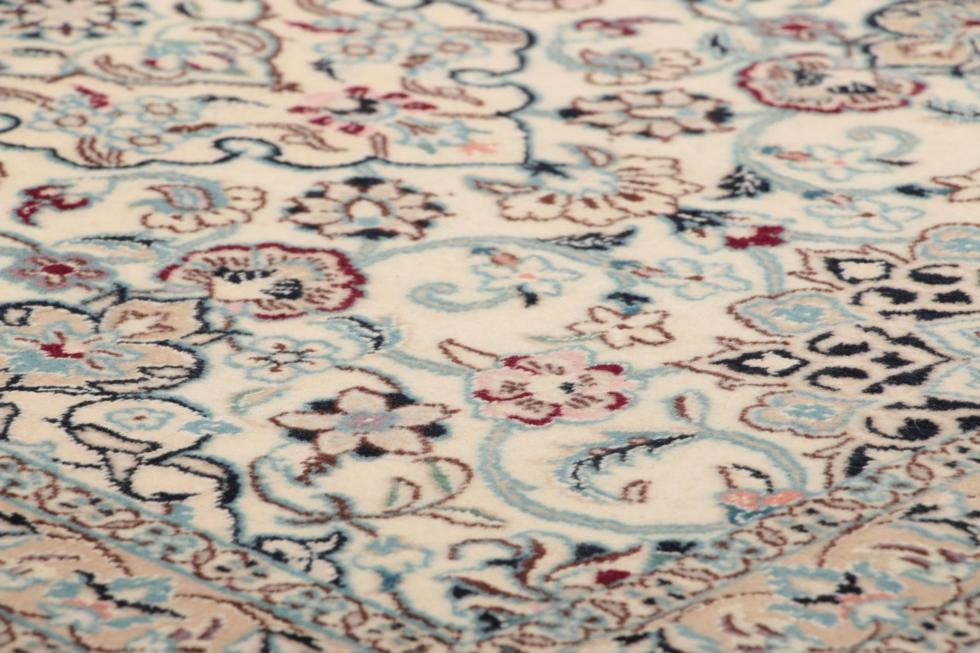 perserteppich-nain-80-x-420-cm-schurwolle-seide-handgeknupft-6 Nain Persian Rug — hand-knotted, 80 × 420 cm, Wool & Silk