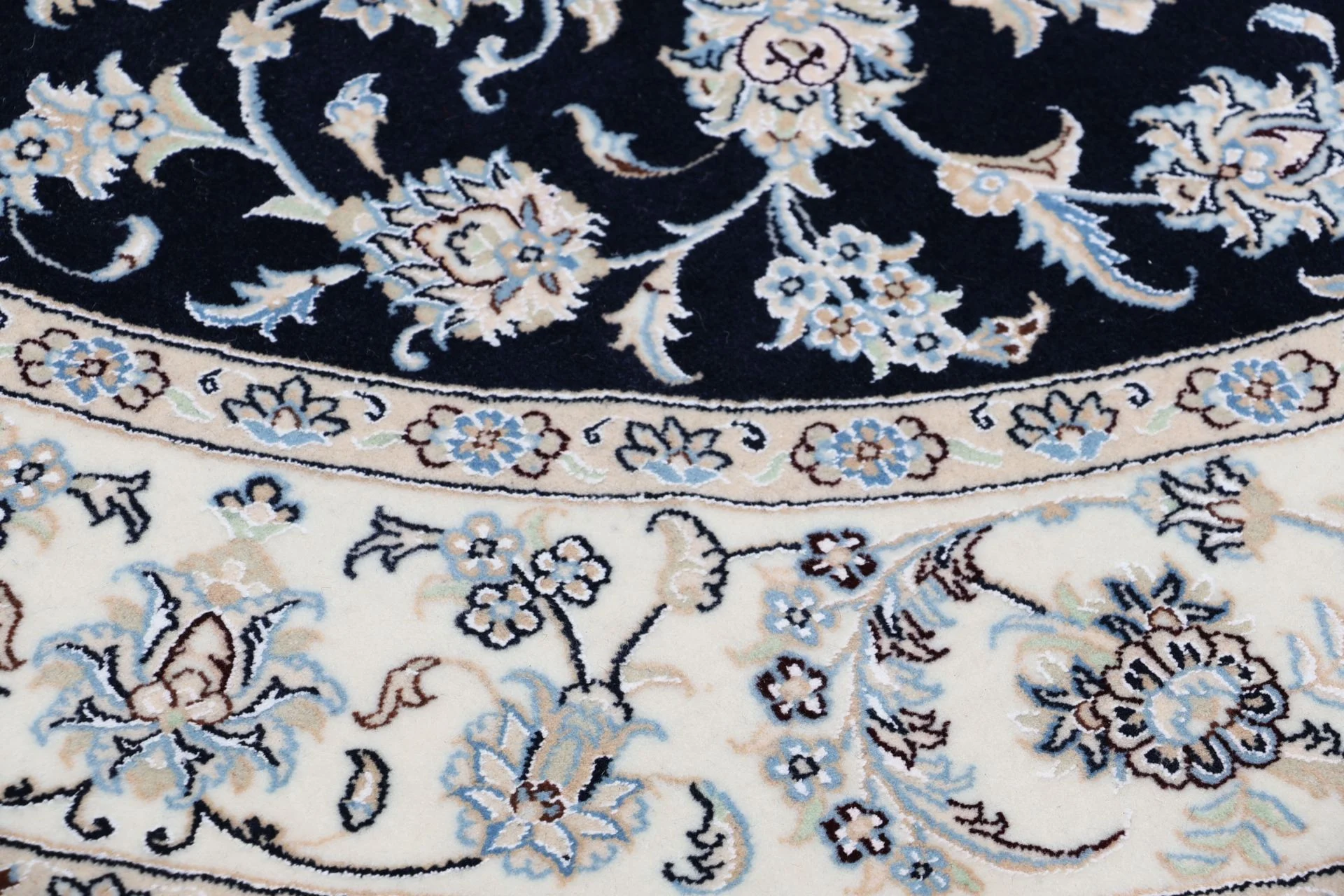 Nain Persian Rug — hand-knotted, 202 × 202 cm, Wool
