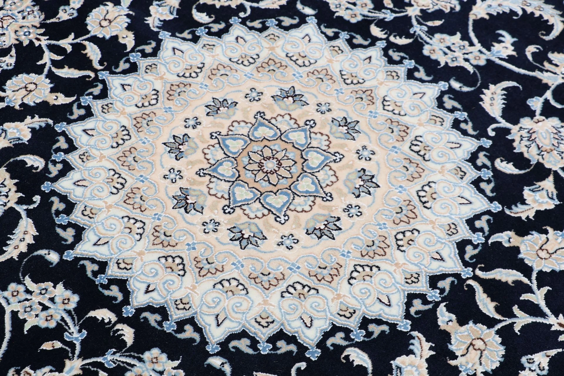 Nain Persian Rug — hand-knotted, 202 × 202 cm, Wool
