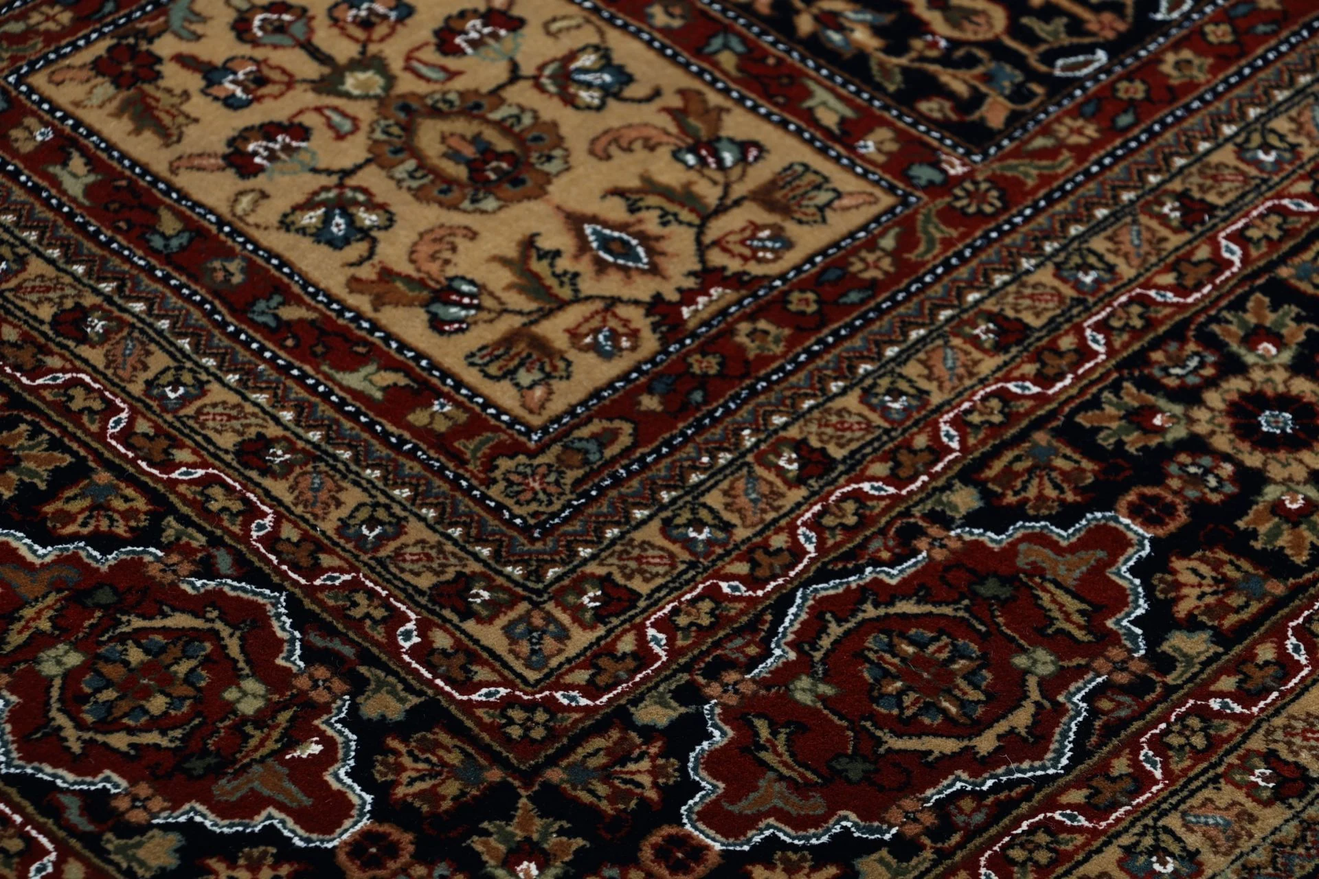 Qom Indian Rug 196 × 254 cm, Wool & Silk, hand-knotted