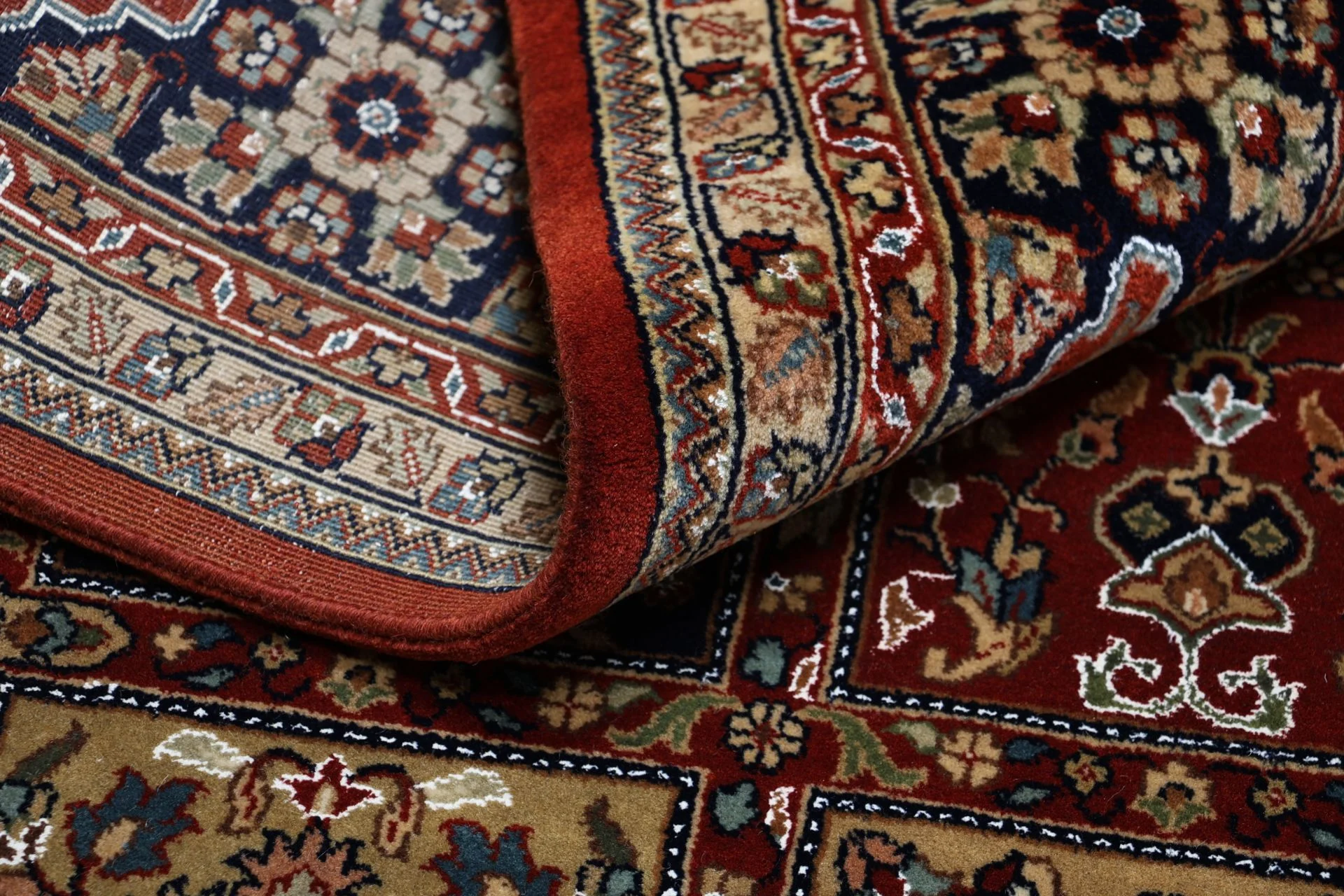 Qom Indian Rug 196 × 254 cm, Wool & Silk, hand-knotted