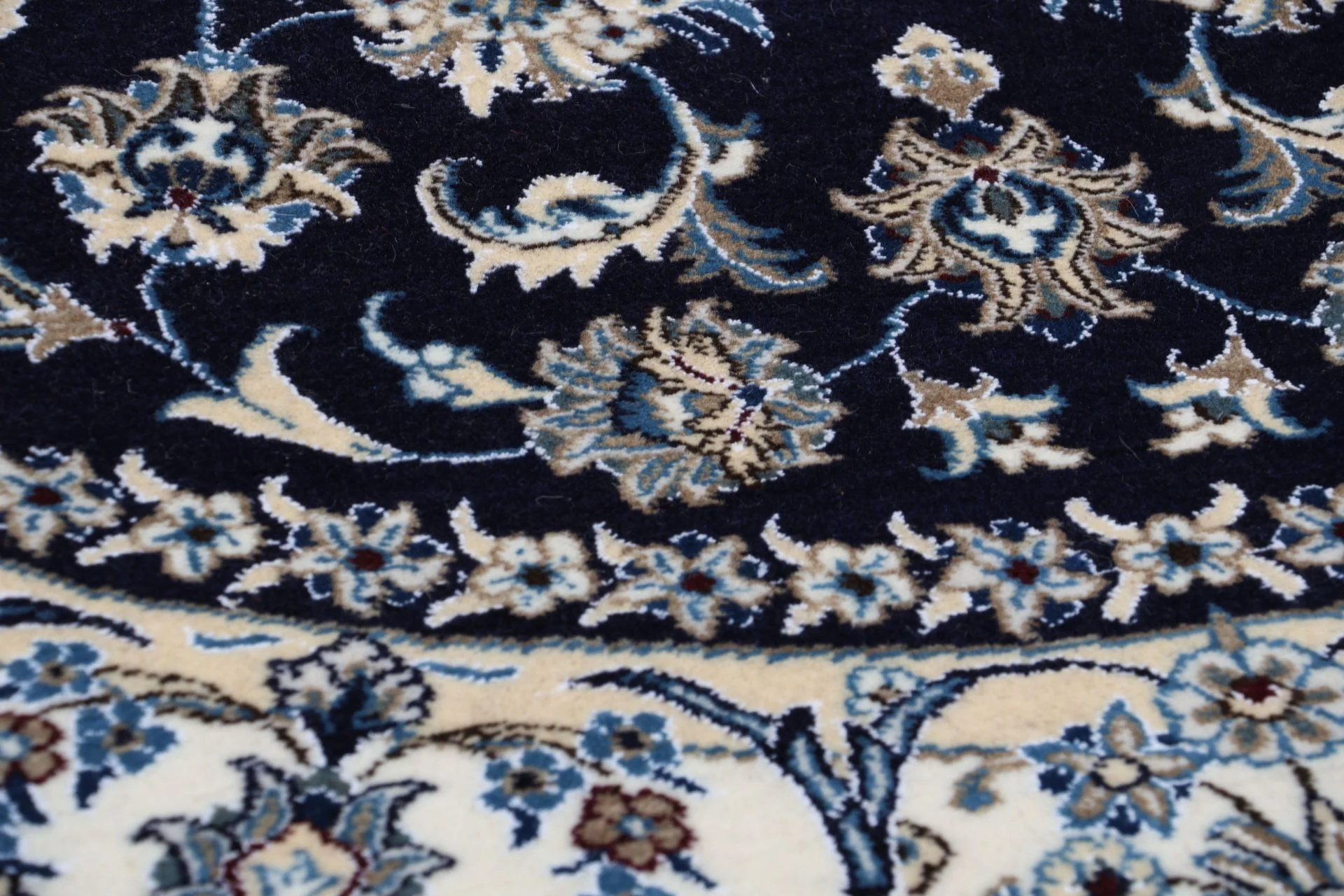 Nain Persian Rug — hand-knotted, 198 × 198 cm, Wool