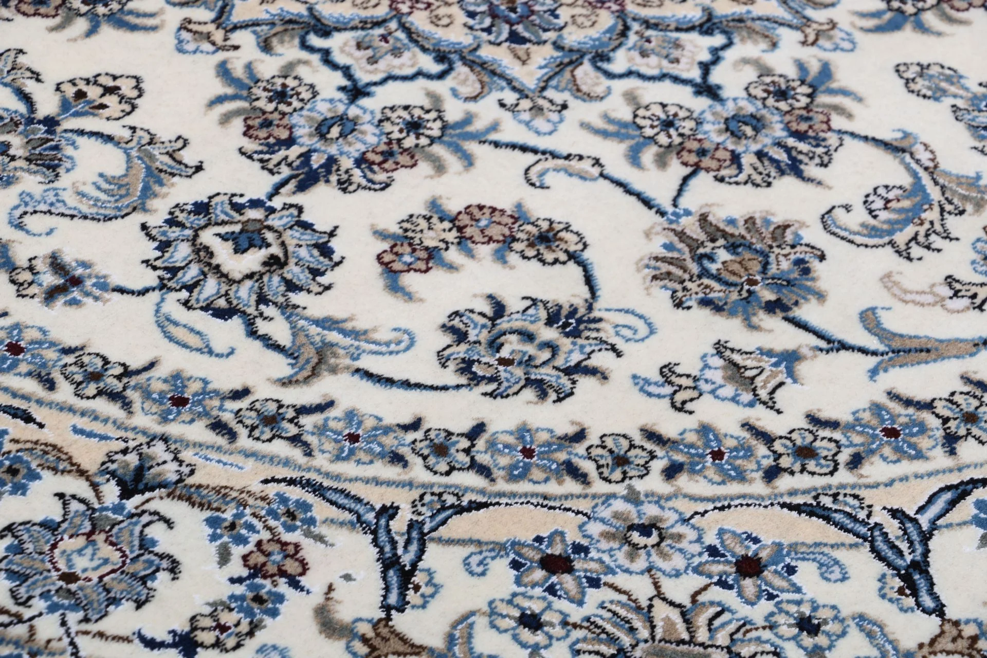 Nain Persian Rug 195 × 195 cm, Wool, hand-knotted