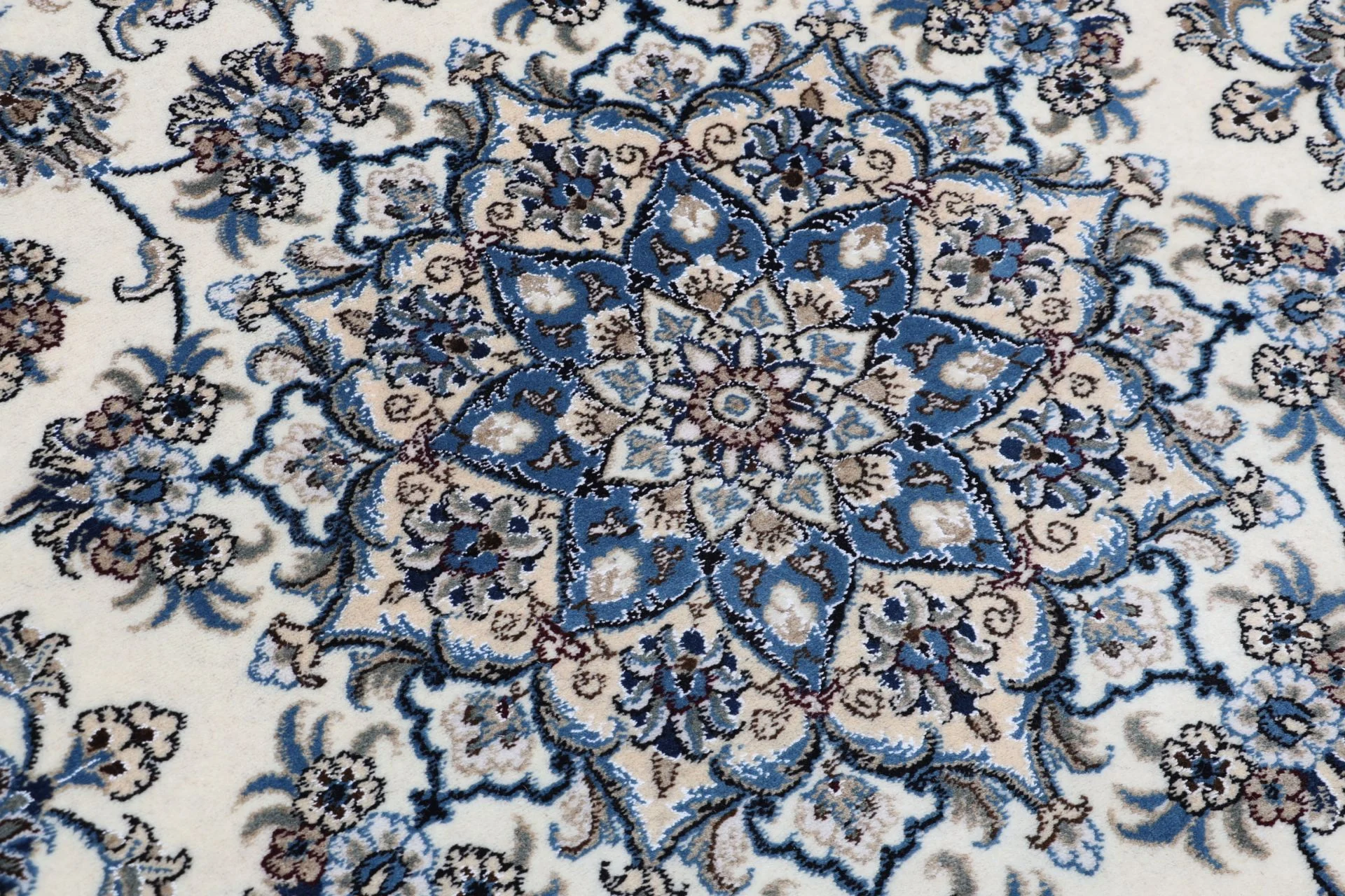 Nain Persian Rug 195 × 195 cm, Wool, hand-knotted