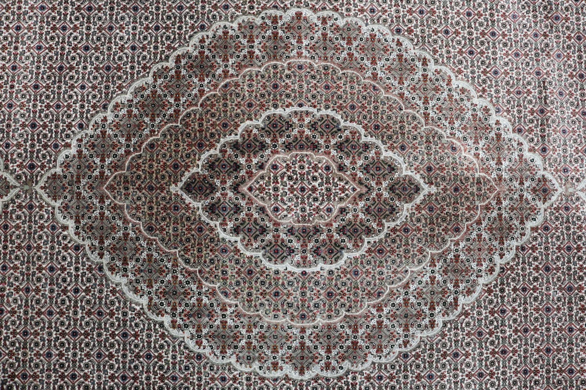 Tabriz Indian Rug — hand-knotted, 298 × 396 cm, Wool