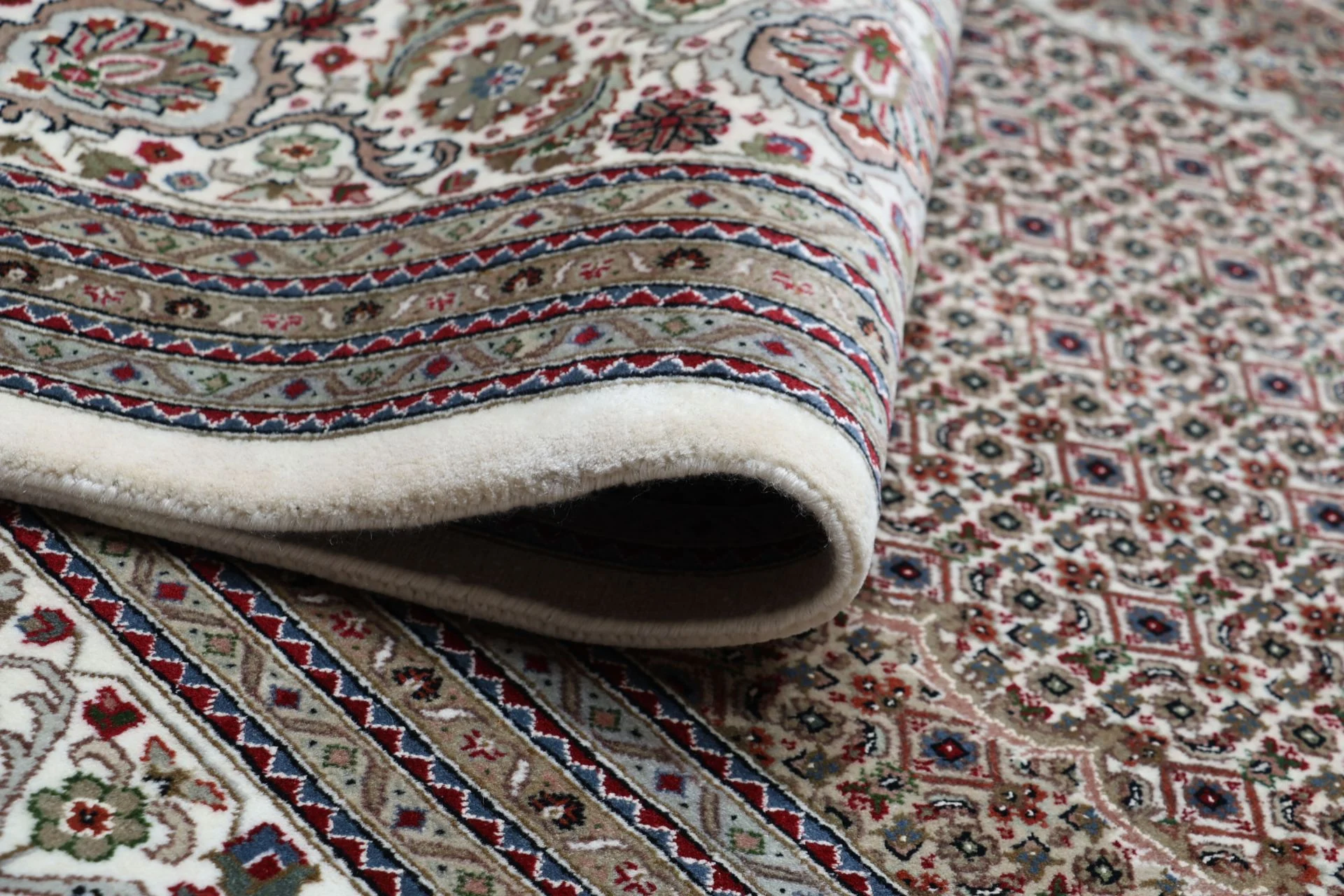 Tabriz Indian Rug — hand-knotted, 298 × 396 cm, Wool