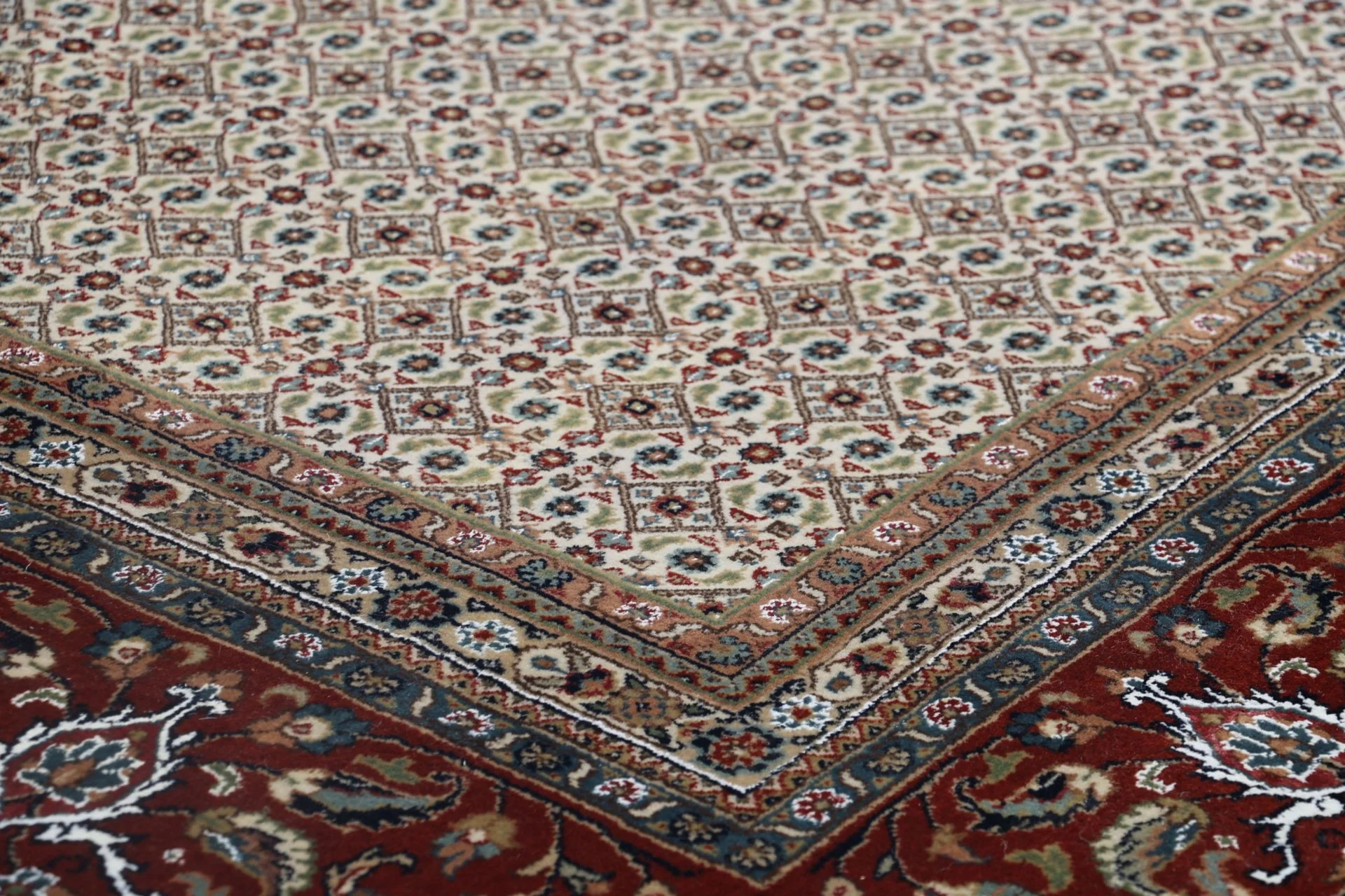 Hand-Knotted Wool Moud Indian Rug, 298 × 398 cm