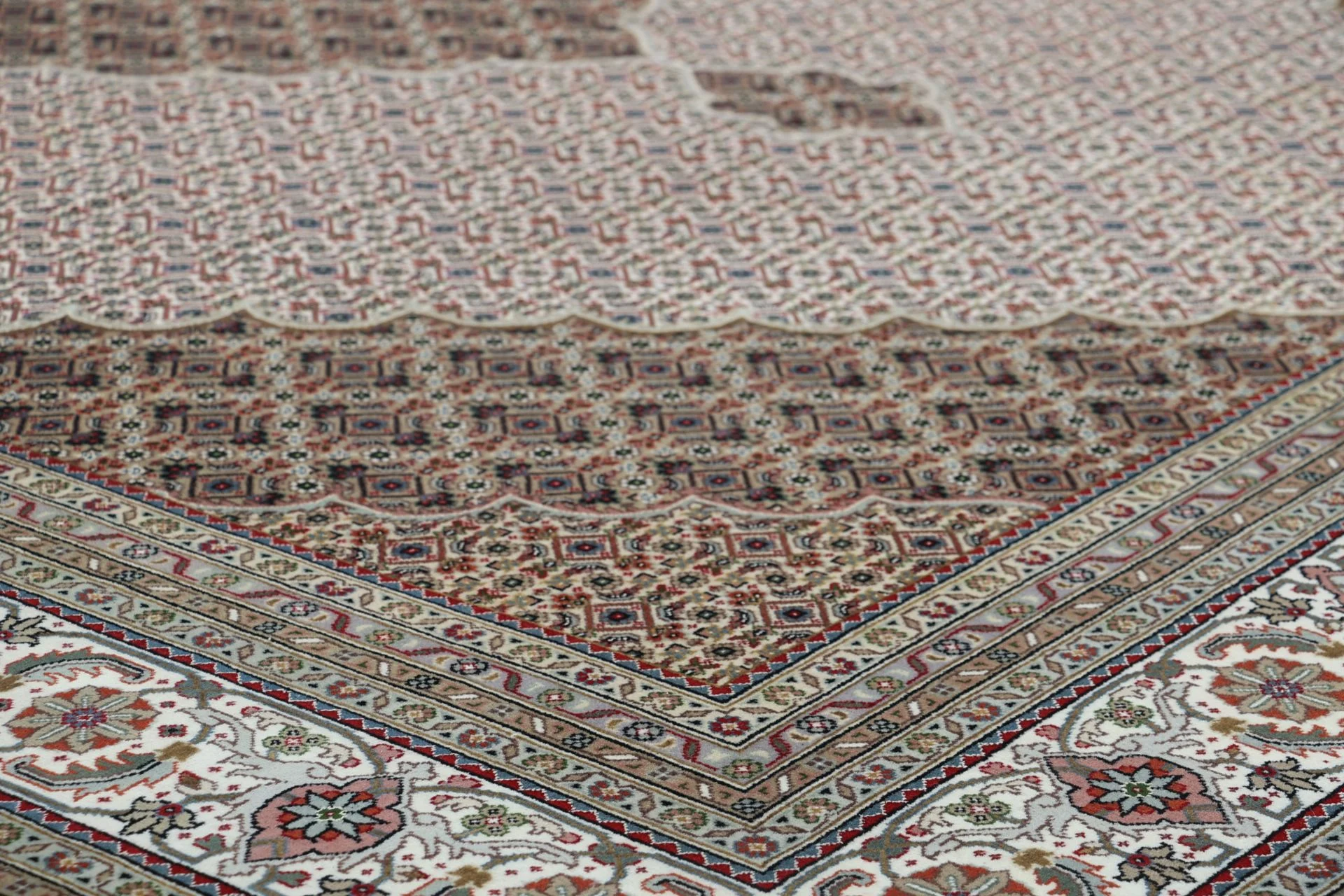 Hand-Knotted Wool Tabriz Indian Rug, 252 × 354 cm