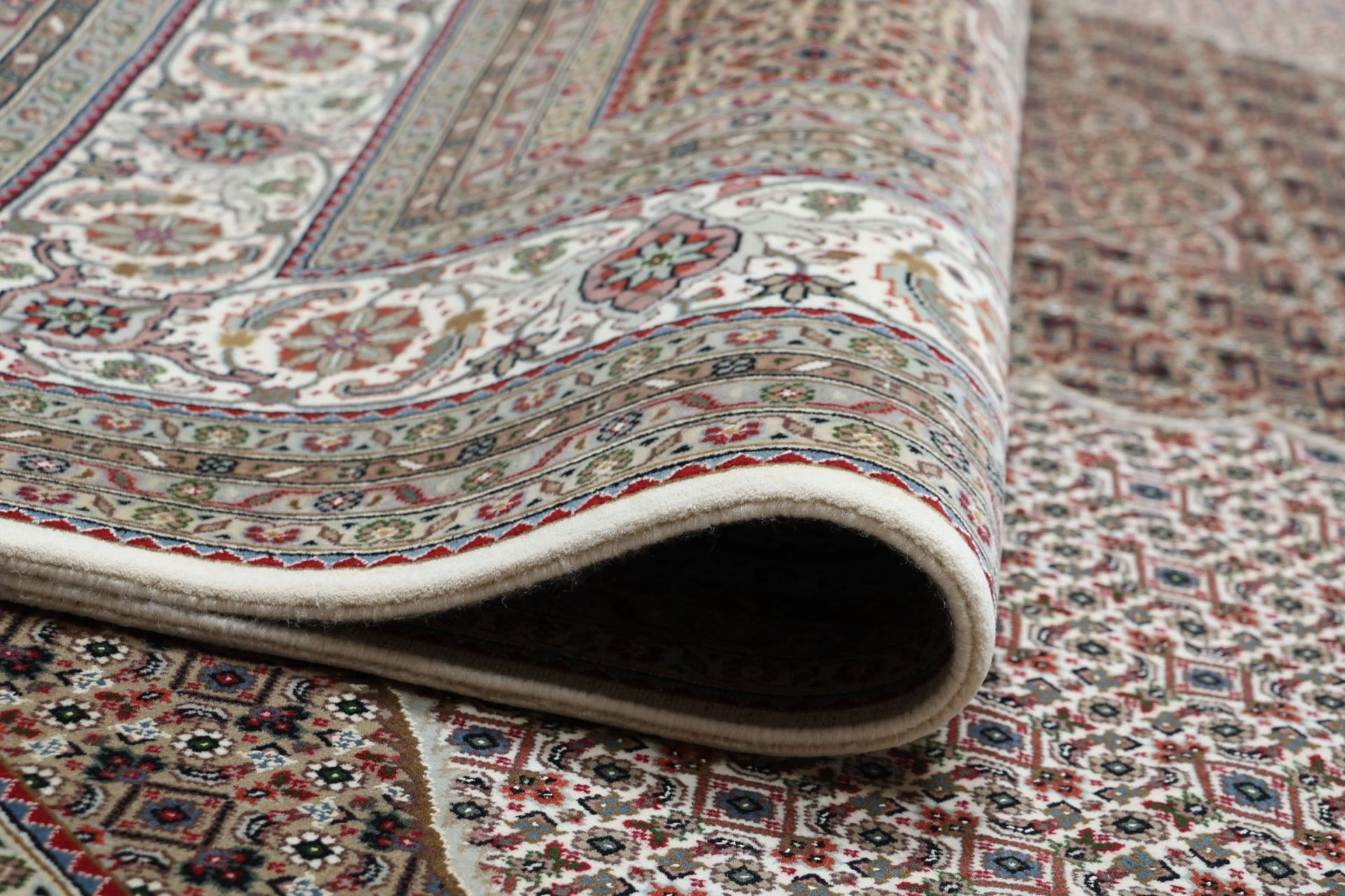 Hand-Knotted Wool Tabriz Indian Rug, 252 × 354 cm