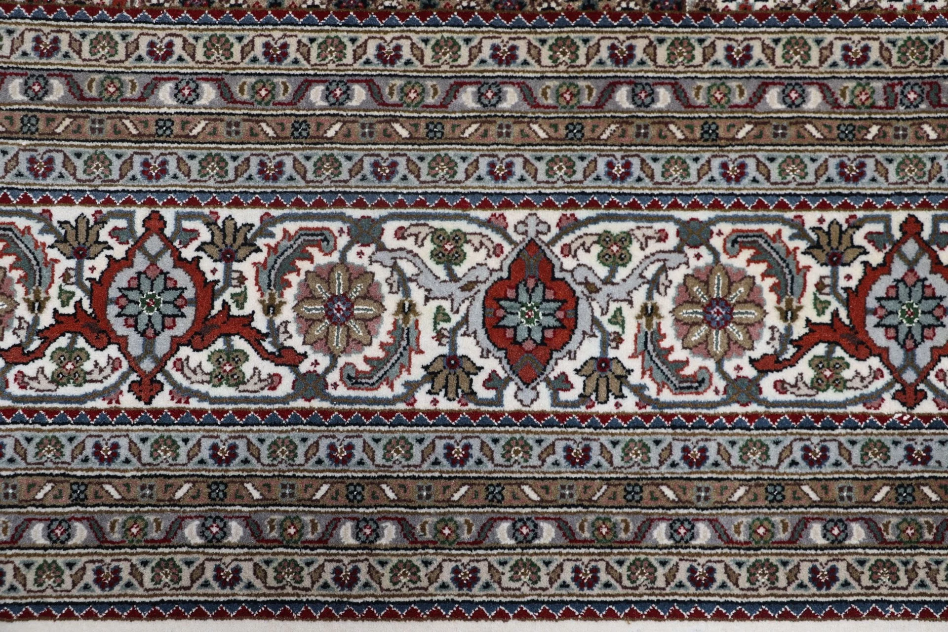 Tabriz Indian Rug — hand-knotted, 250 × 354 cm, Wool