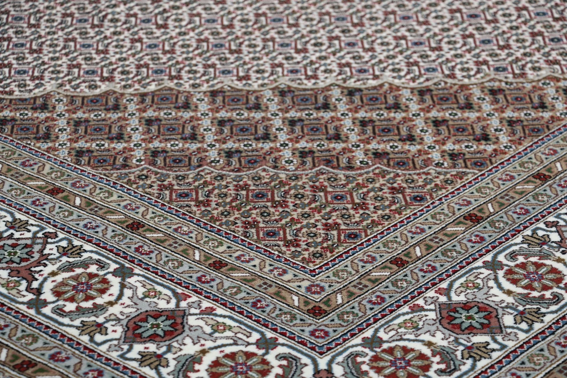 Tabriz Indian Rug — hand-knotted, 250 × 349 cm, Wool