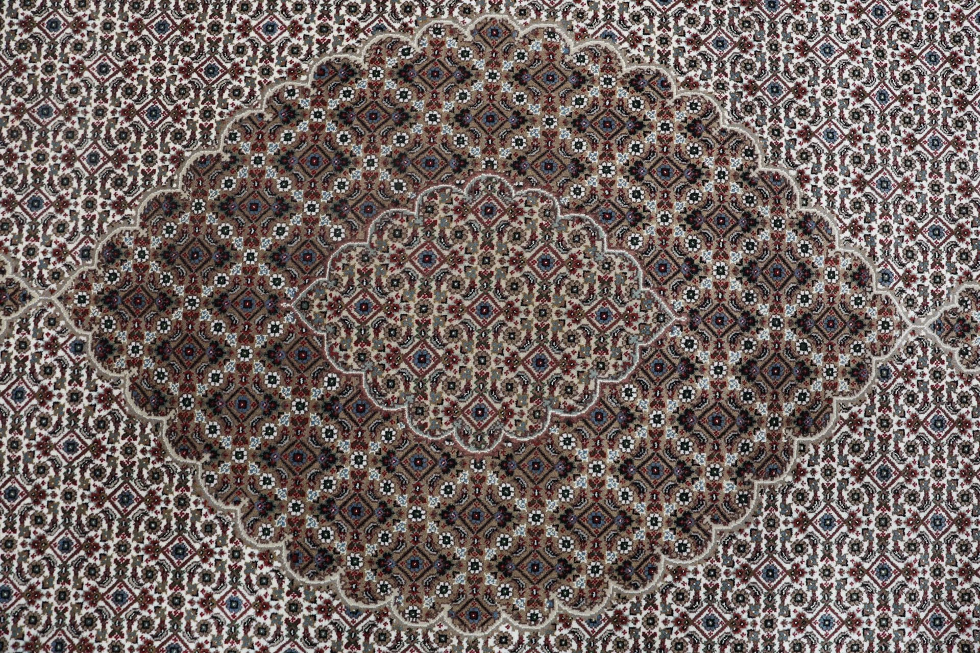 Tabriz Indian Rug — hand-knotted, 250 × 349 cm, Wool