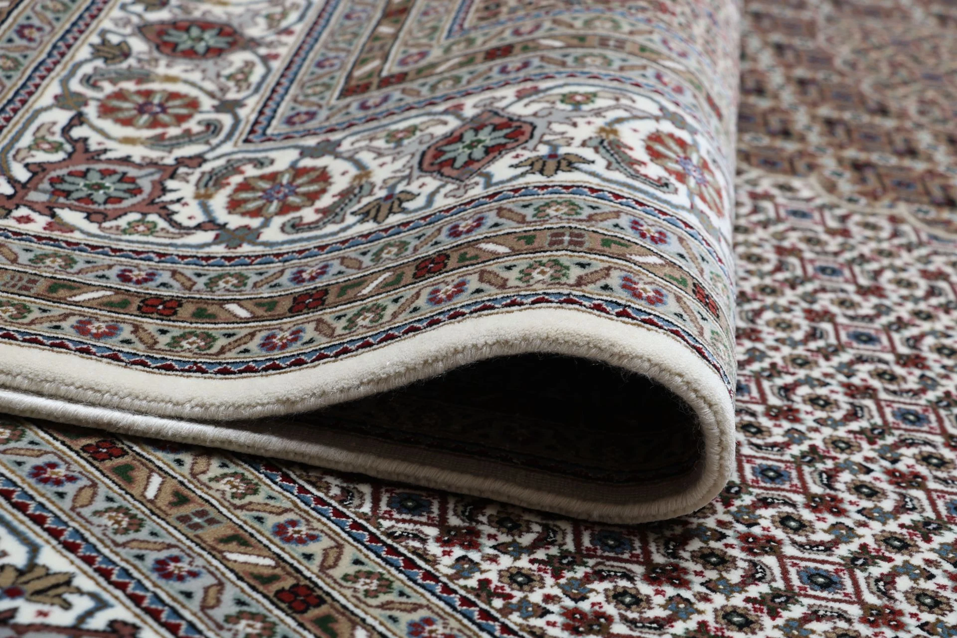 Tabriz Indian Rug — hand-knotted, 250 × 349 cm, Wool