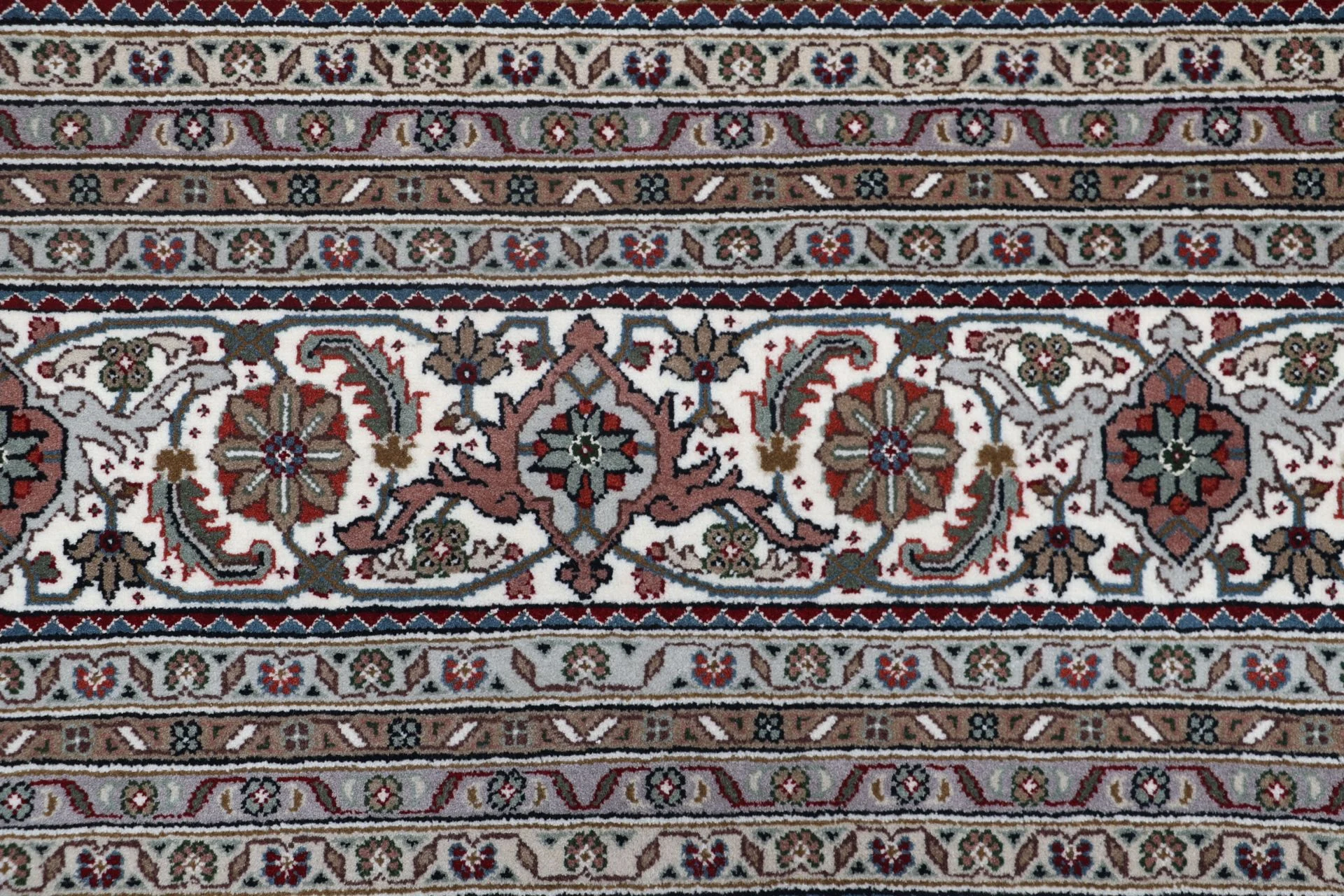 Hand-Knotted Wool Tabriz Indian Rug, 253 × 348 cm