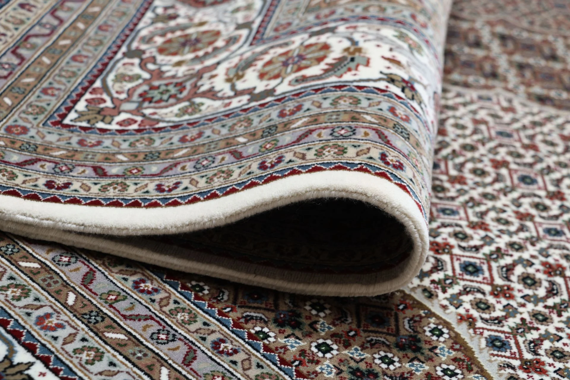 Hand-Knotted Wool Tabriz Indian Rug, 253 × 348 cm