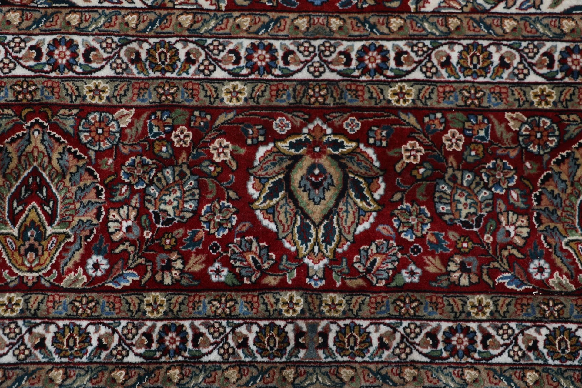 Indian Rug 245 × 305 cm, Wool & Silk, hand-knotted