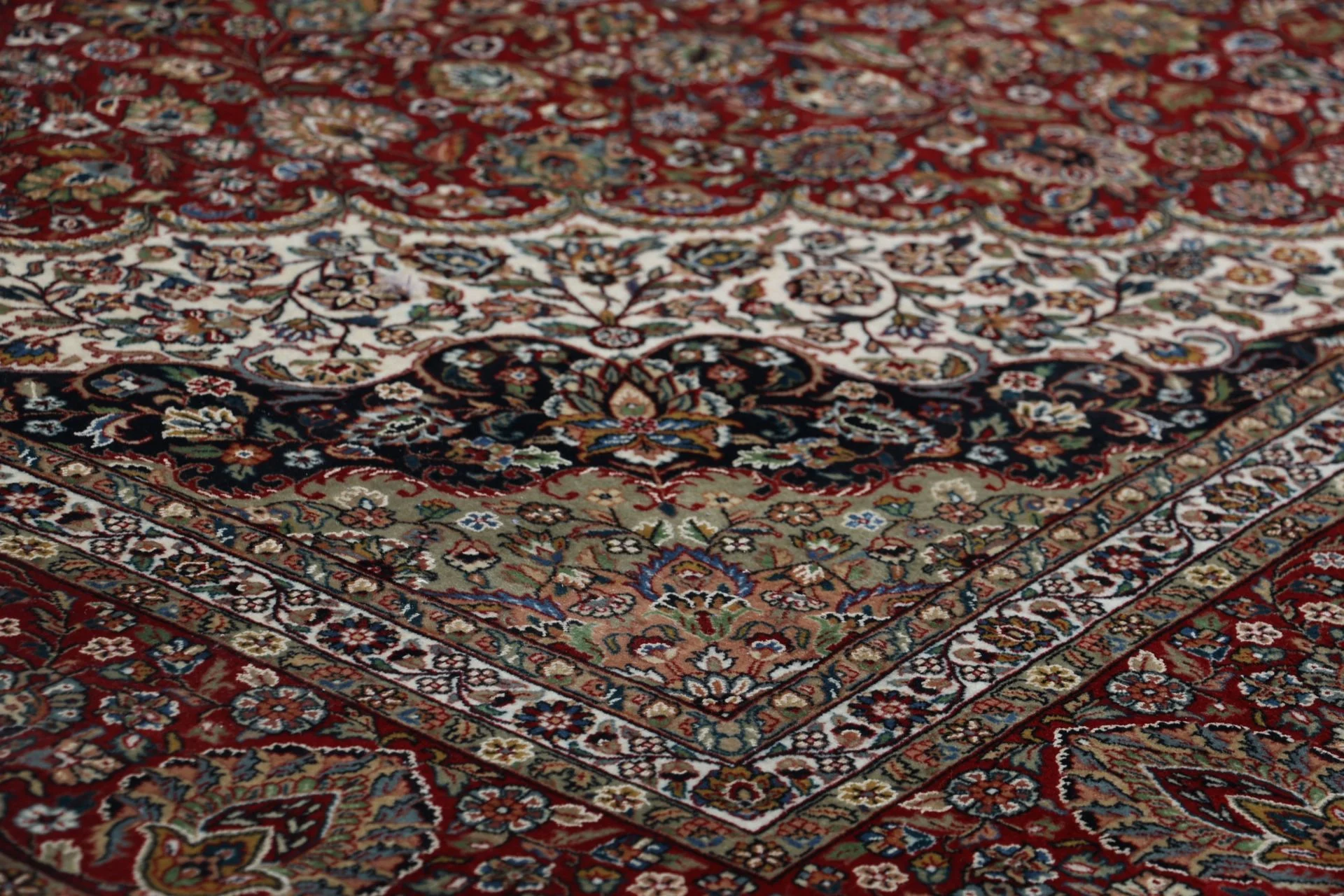 Indian Rug 245 × 305 cm, Wool & Silk, hand-knotted