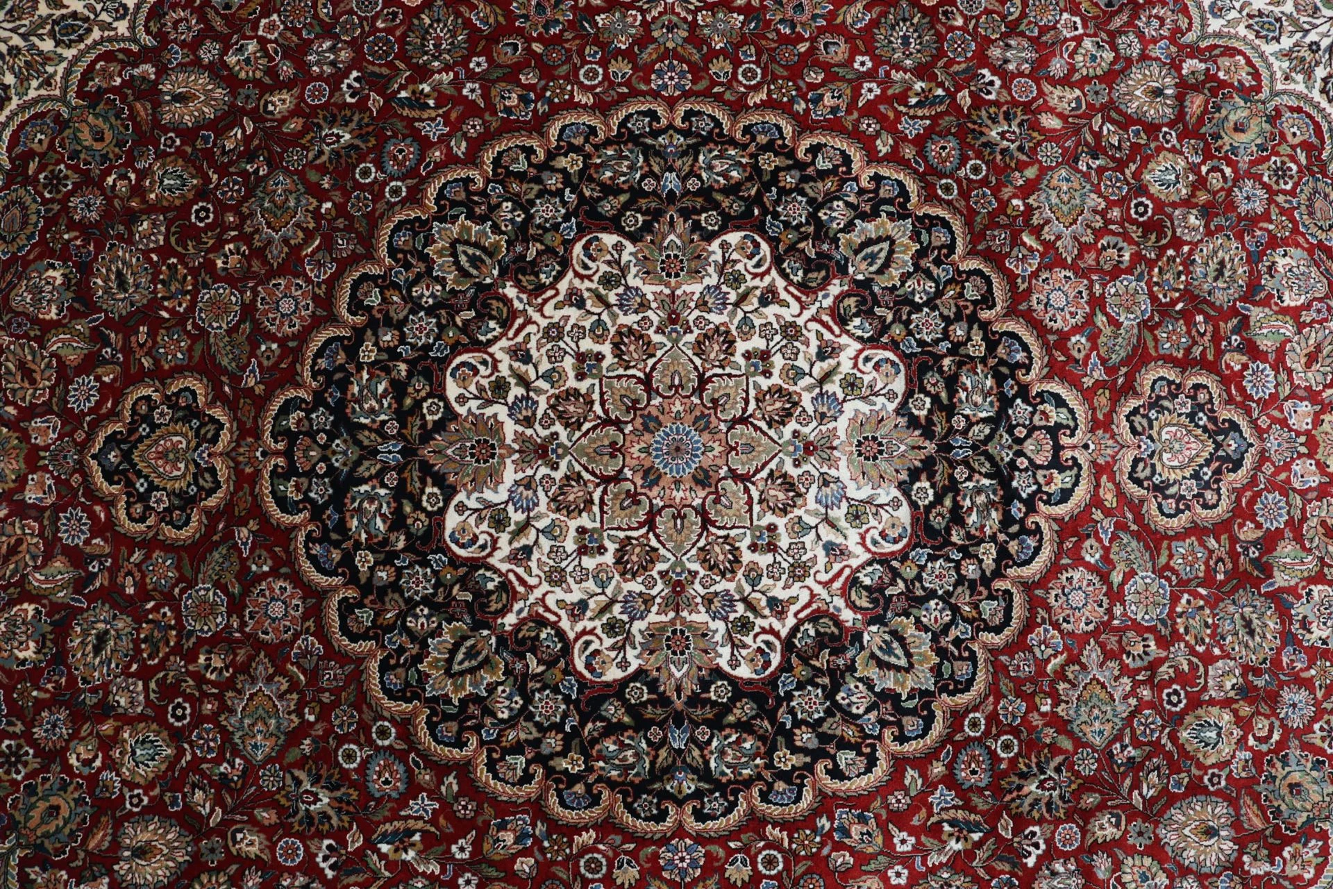 Indian Rug 245 × 305 cm, Wool & Silk, hand-knotted