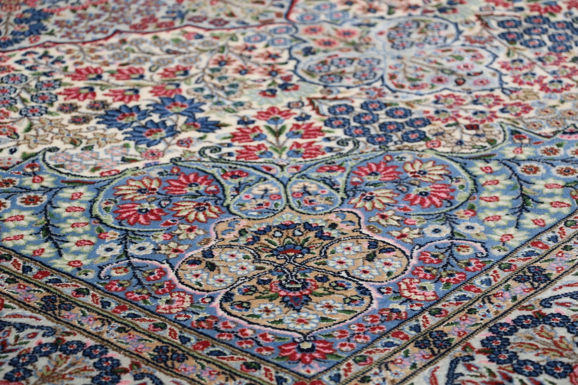 perserteppich-kirman-163-x-245-cm-schurwolle-seide-handgeknupft-15 Kerman Persian Rug — hand-knotted, 163 × 245 cm, Wool & Silk
