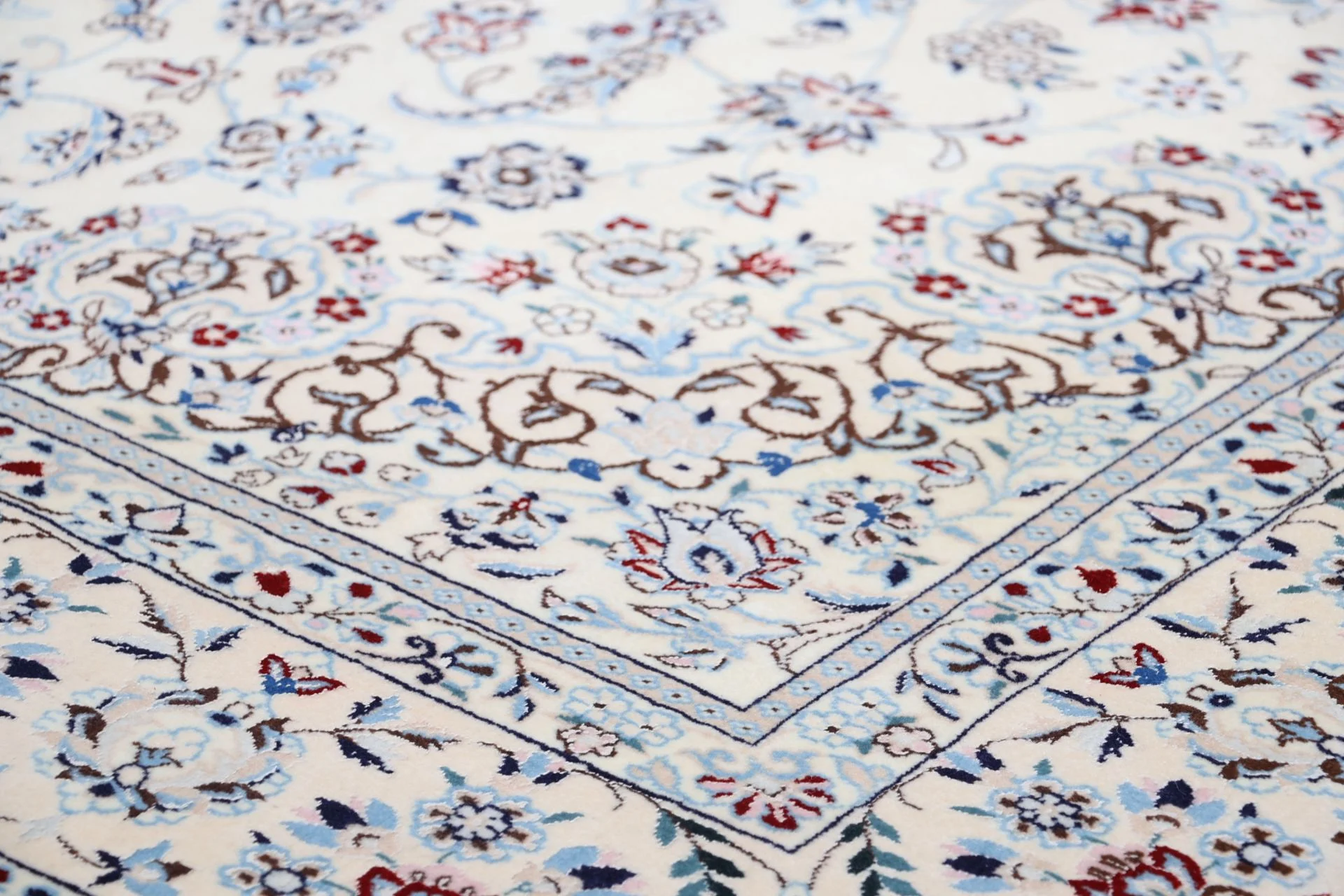 Nain Persian Rug 160 × 242 cm, Wool & Silk, hand-knotted