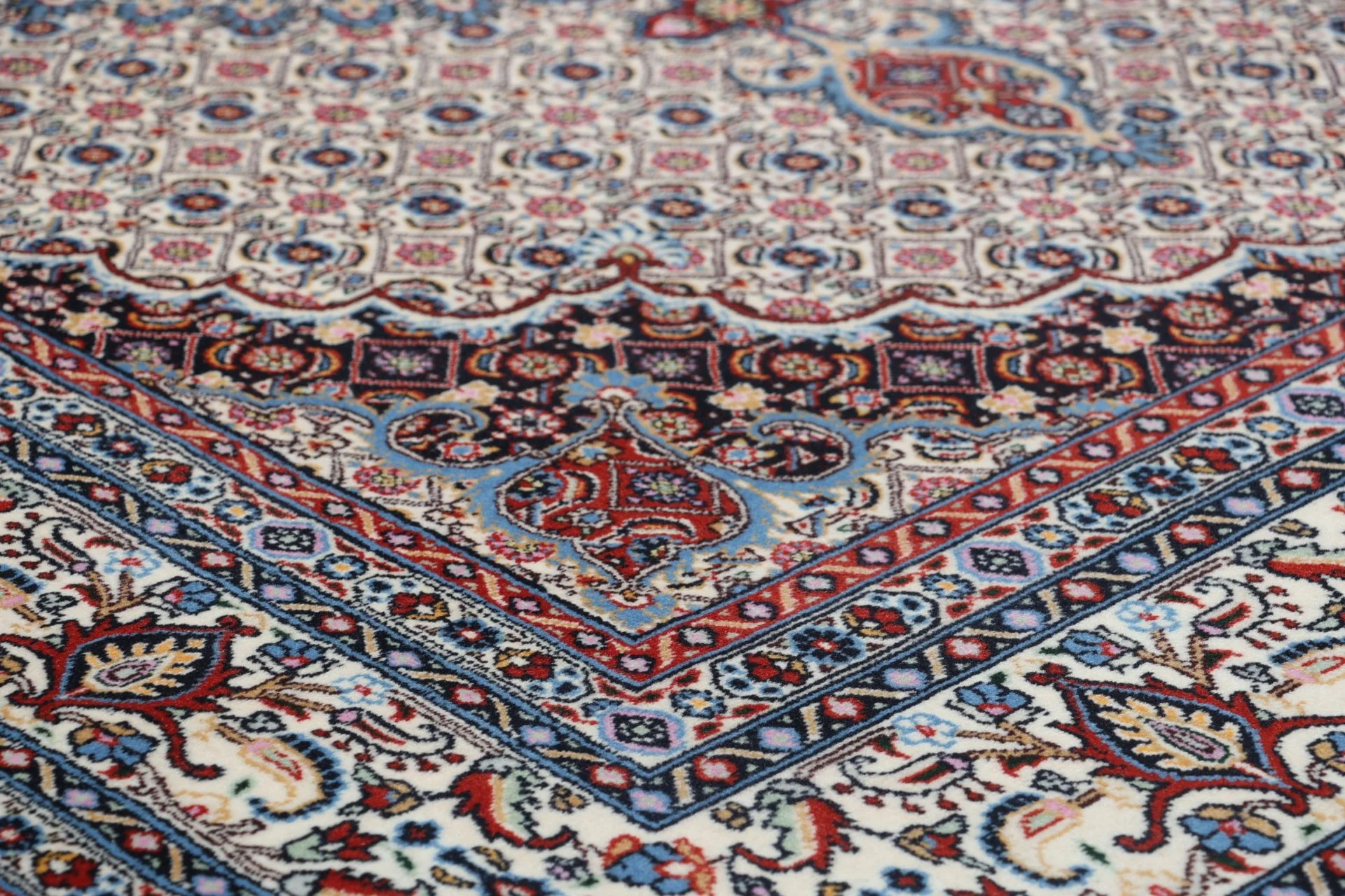 Moud Persian Rug 165 × 245 cm, Wool, hand-knotted