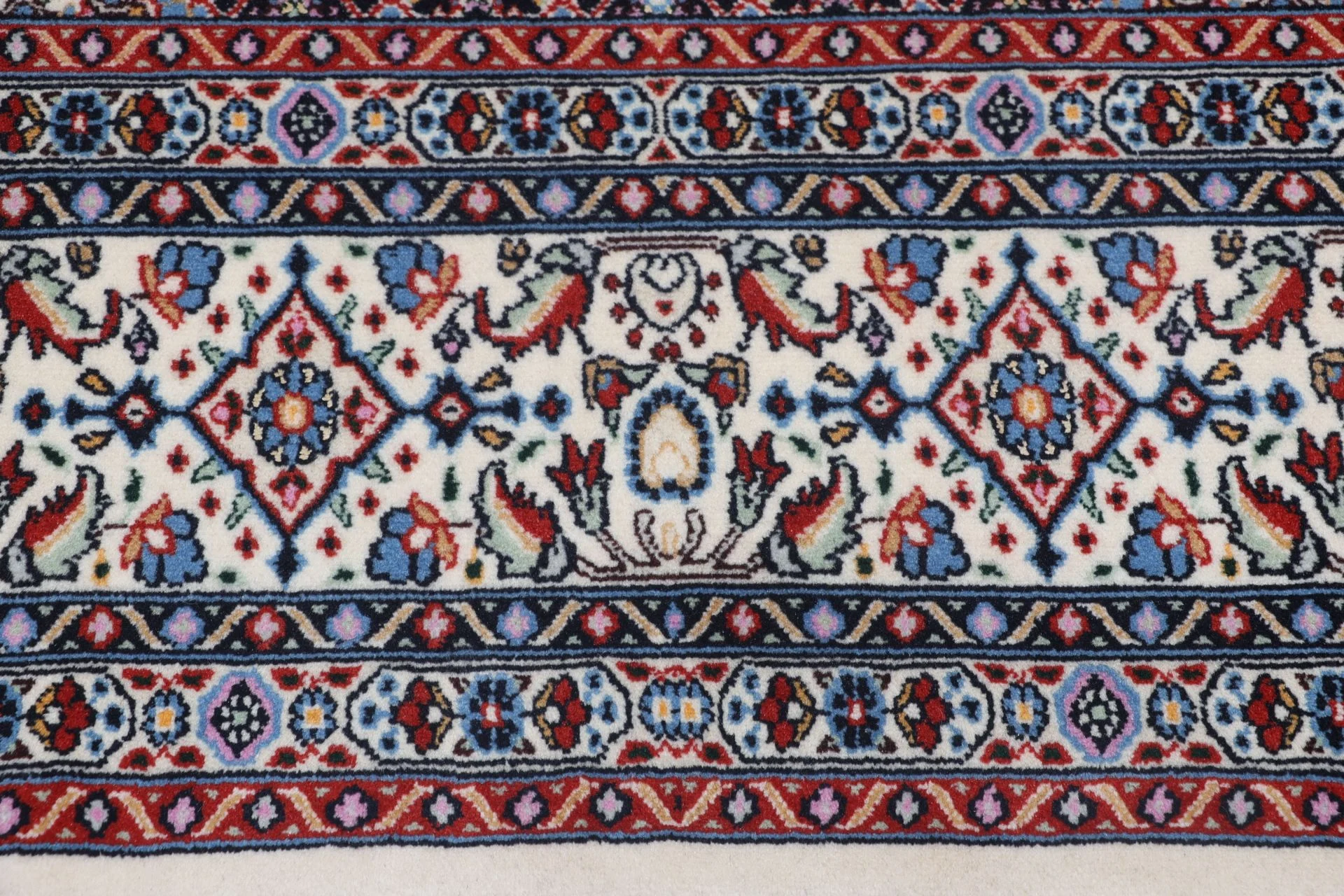 Moud Persian Rug 165 × 245 cm, Wool, hand-knotted