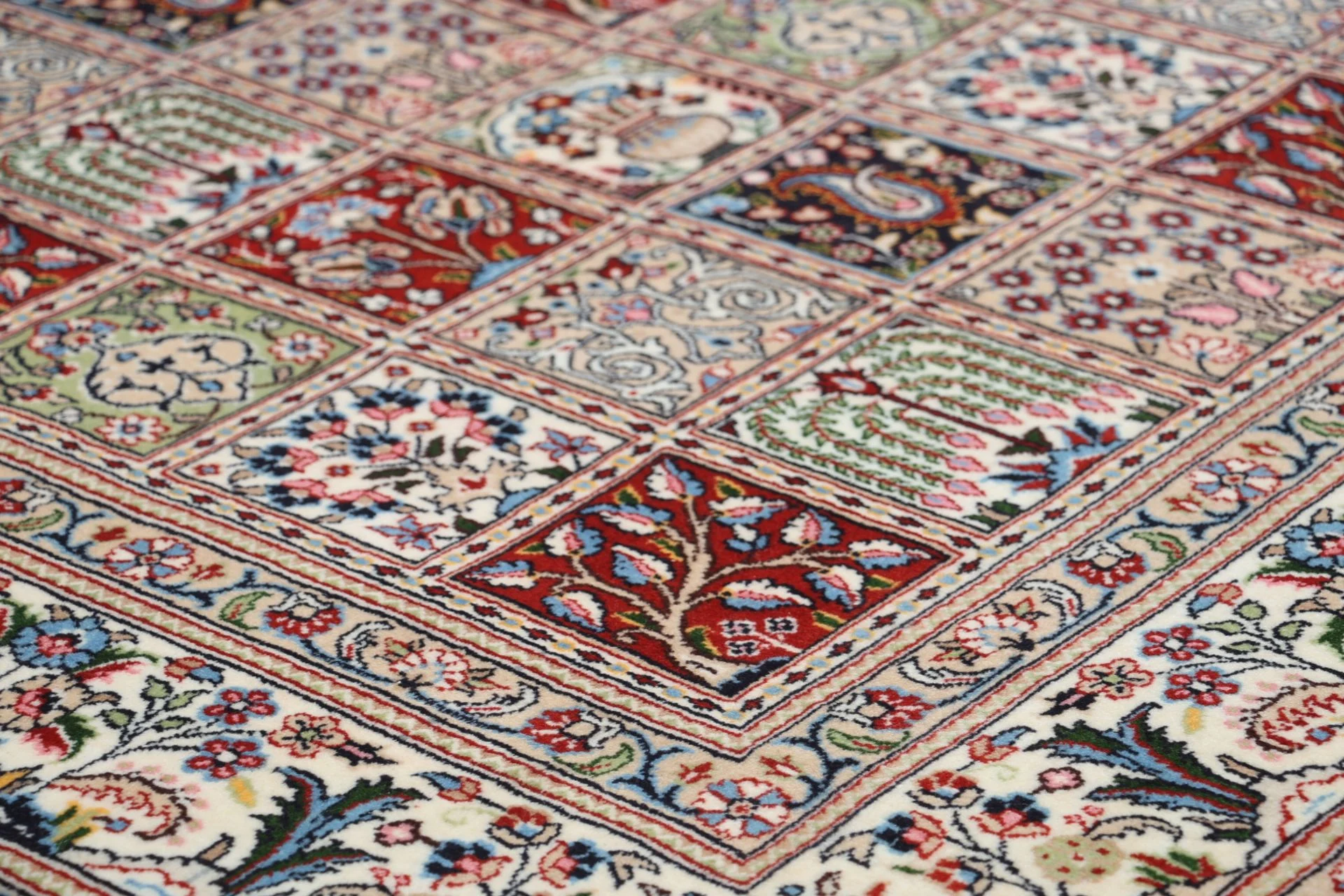 Moud Persian Rug 175 × 238 cm, Wool, hand-knotted