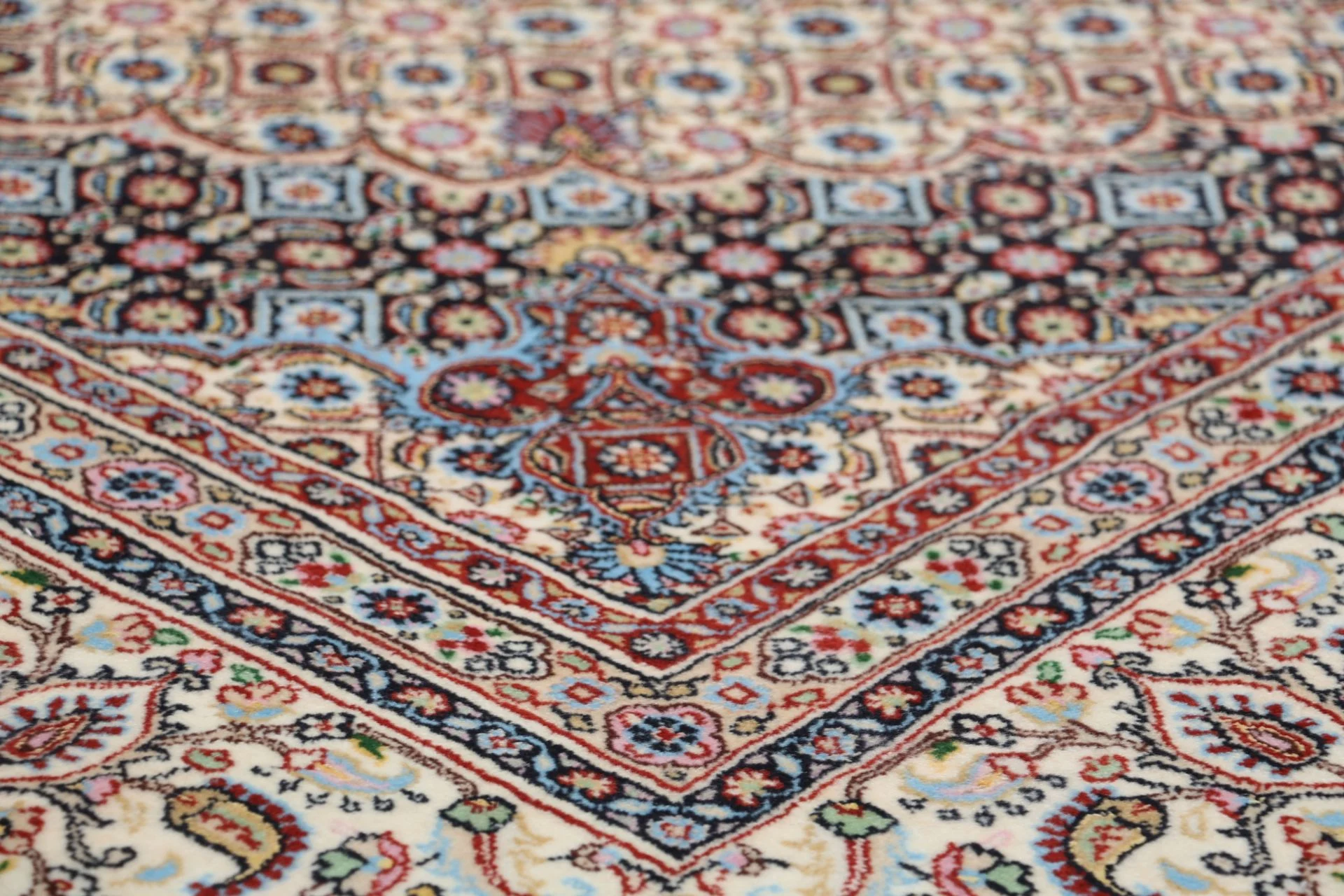 Hand-Knotted Wool Moud Persian Rug, 170 × 244 cm
