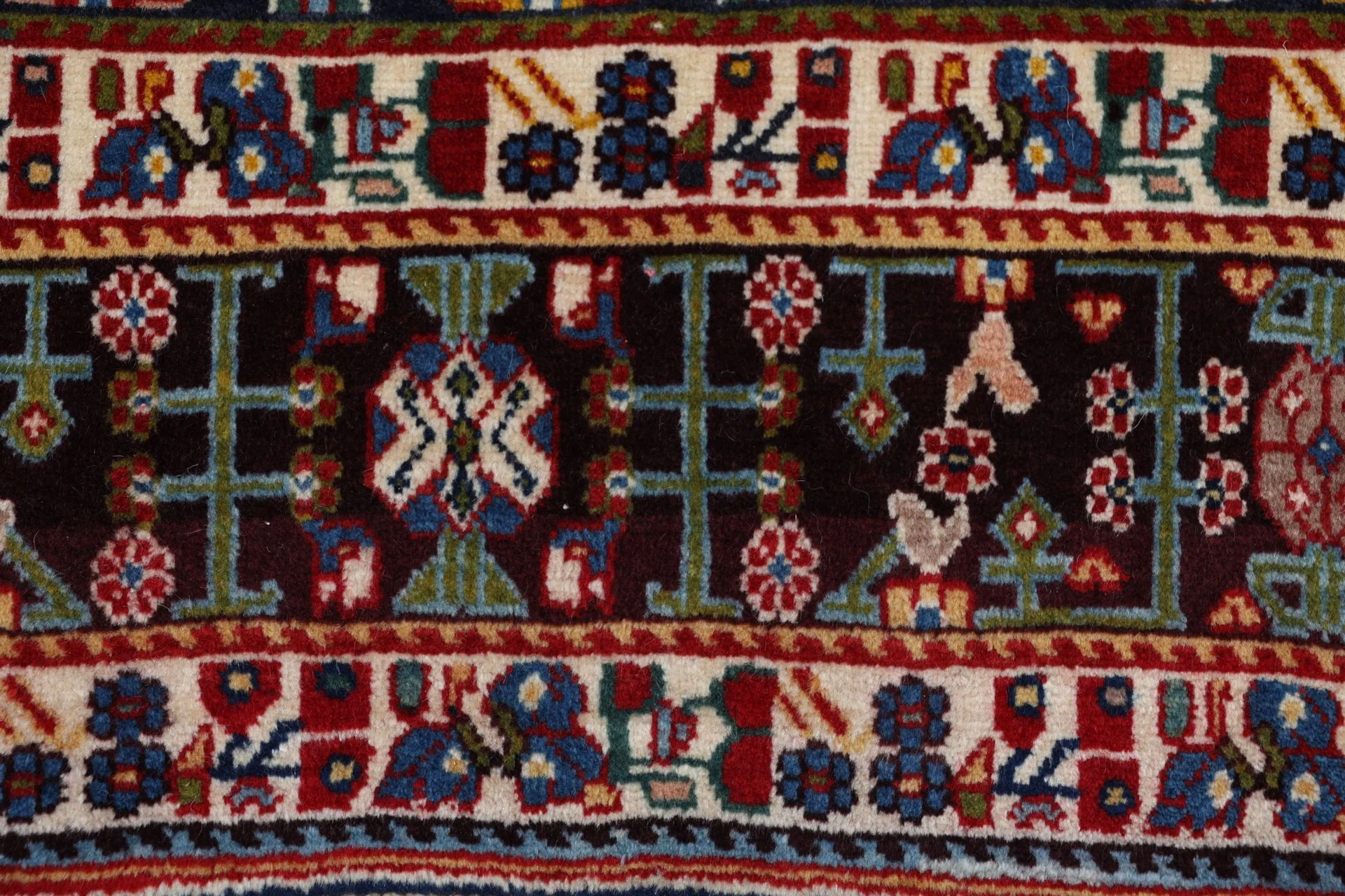 Shiraz Persian Rug — hand-knotted, 206 × 303 cm, Wool