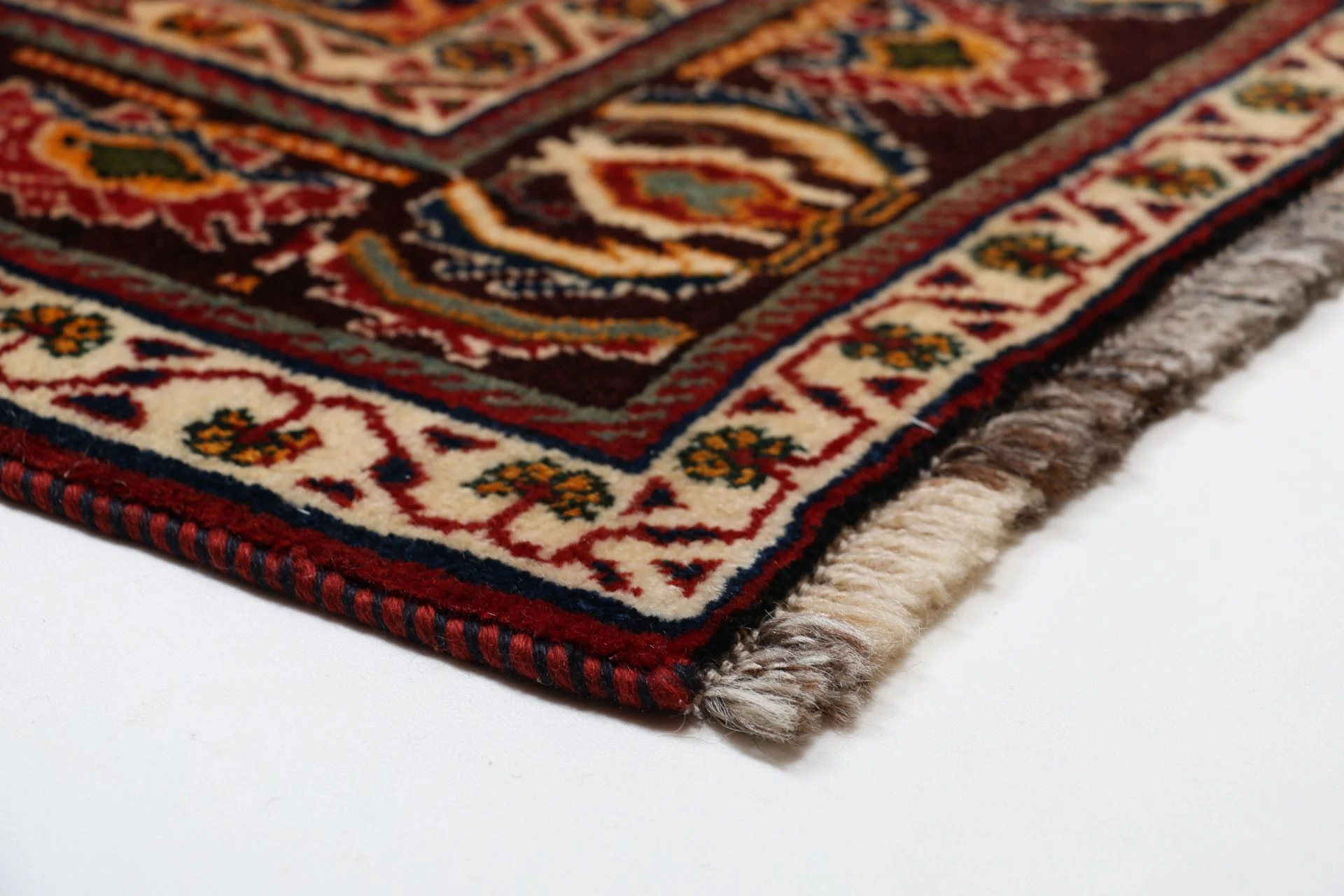 Hand-Knotted Wool Shiraz Persian Rug, 213 × 302 cm