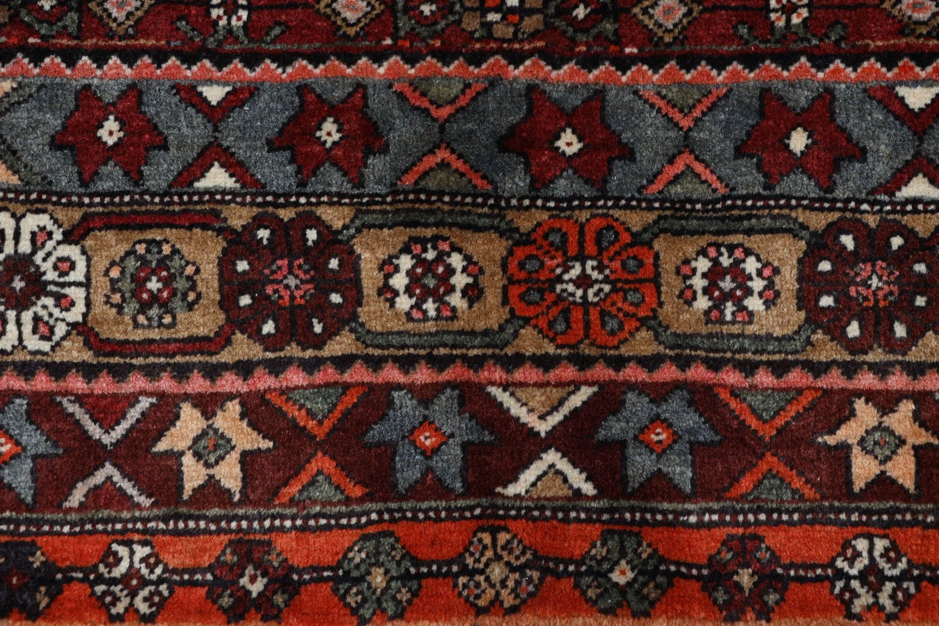 Bijar Persian Rug — hand-knotted, 203 × 300 cm, Wool