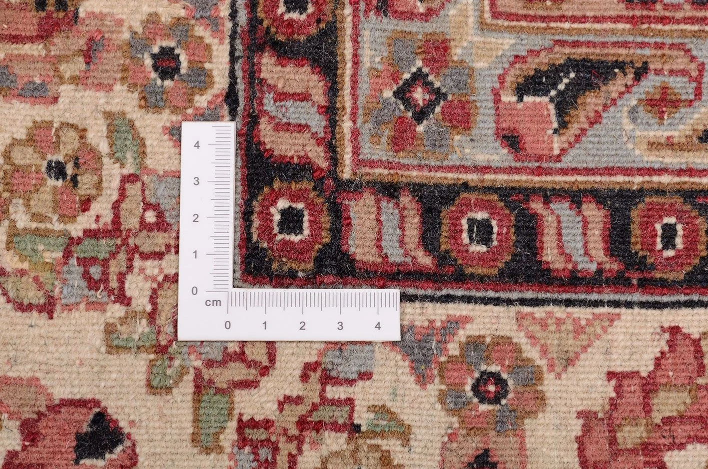 Isfahan Indian Rug 254 × 352 cm, Wool, hand-knotted