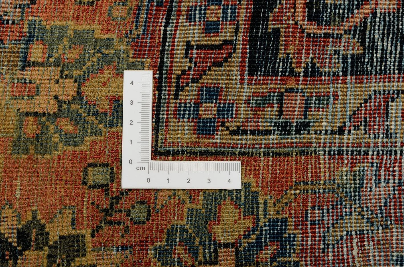 Hand-Knotted Wool Sarouk Persian Rug, 125 × 200 cm