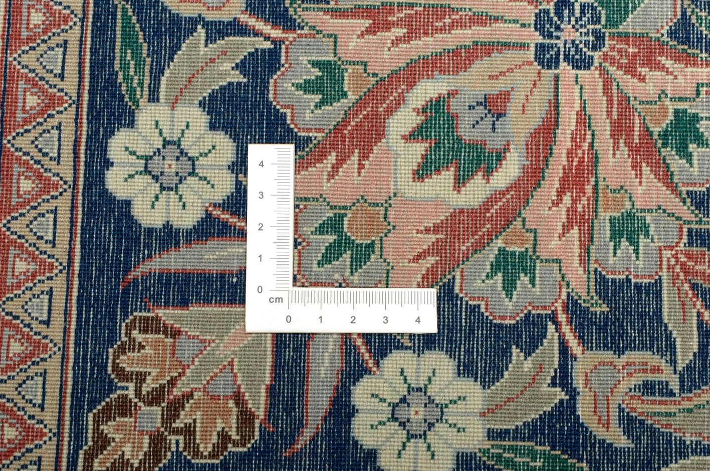 Isfahan Chinese Rug 269 × 372 cm, Wool, hand-knotted